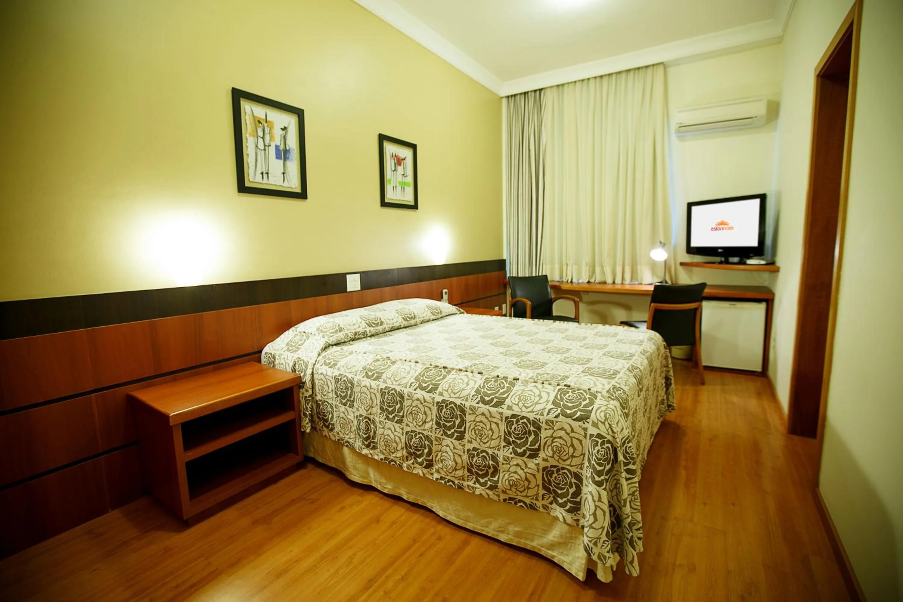 Deluxe Double or Twin Room - single occupancy in Eston Hotel - LOCALIZAÇÃO CENTRAL PRIVILEGIADA -PET FRIENDLY