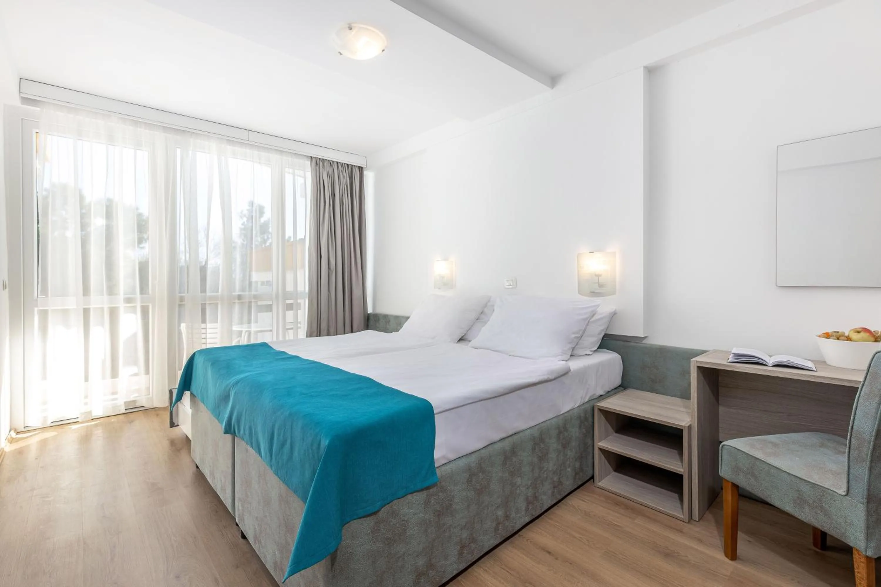 Twin Room with Extra Bed and Sea Side View - single occupancy in Paviljoni Slaven