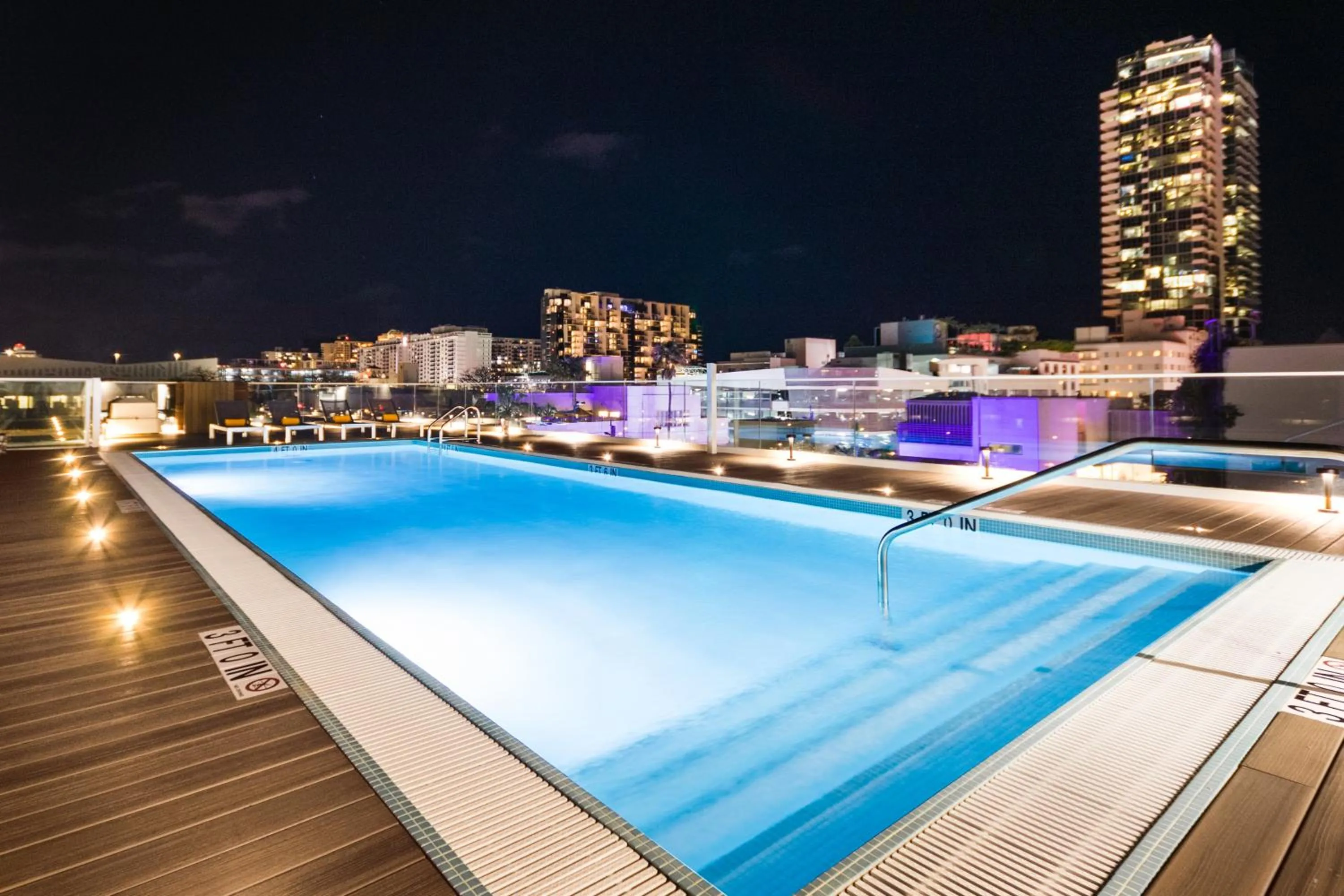 Swimming pool in Berkeley Park MGallery Hotel Collection