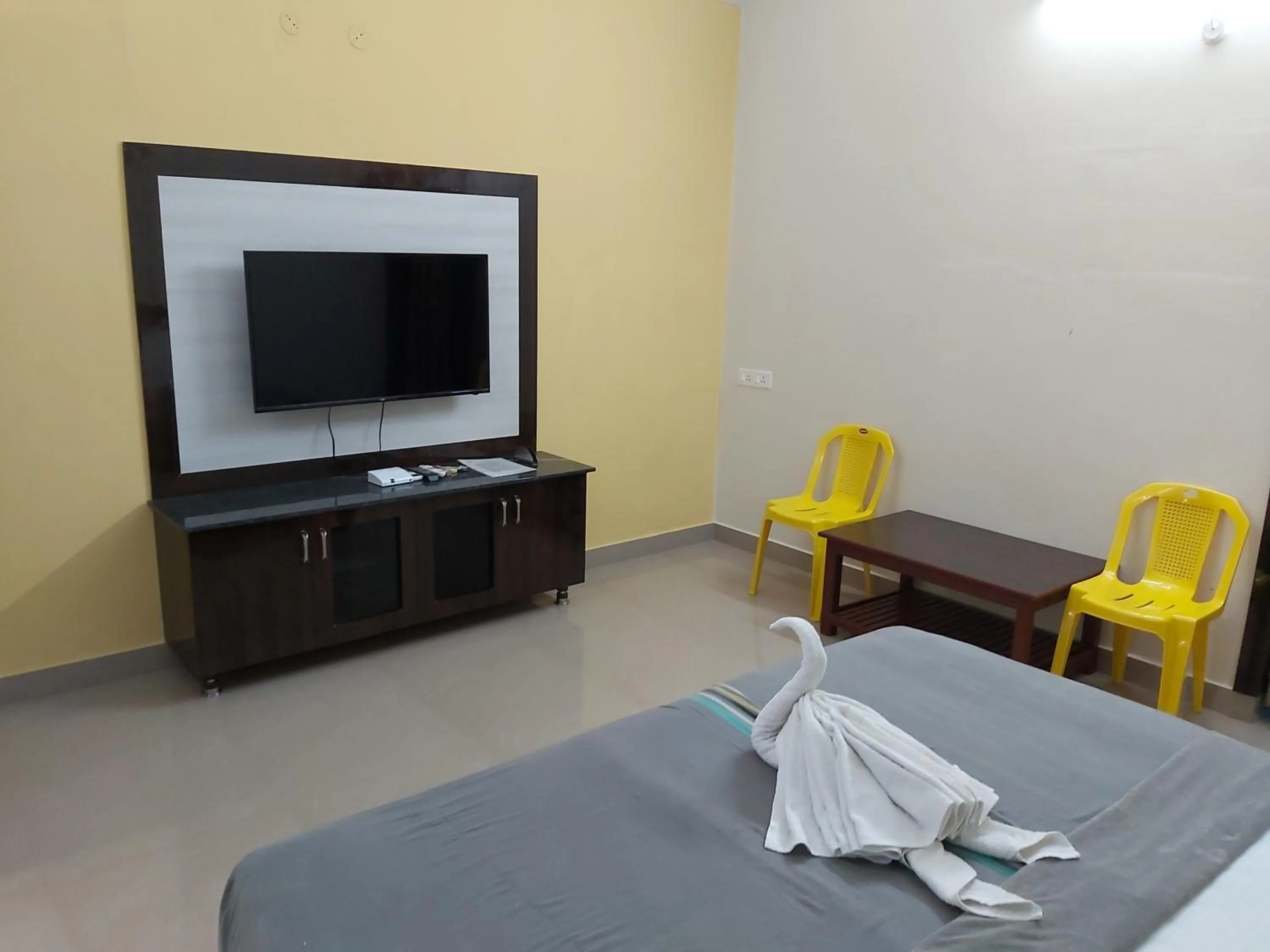 TV and multimedia in THE HUTS Resort