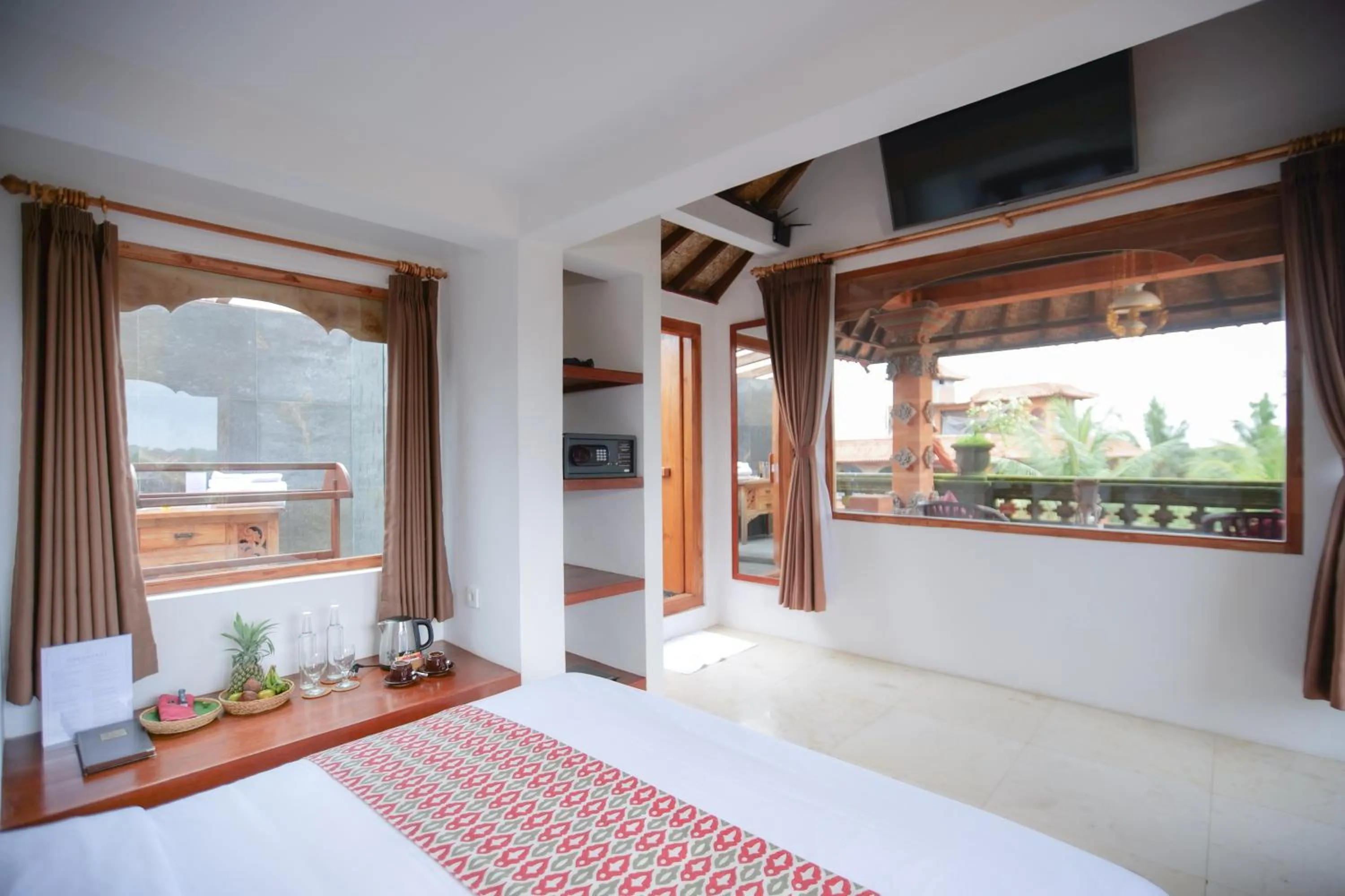Deluxe Double Room with Balcony in Gayatri