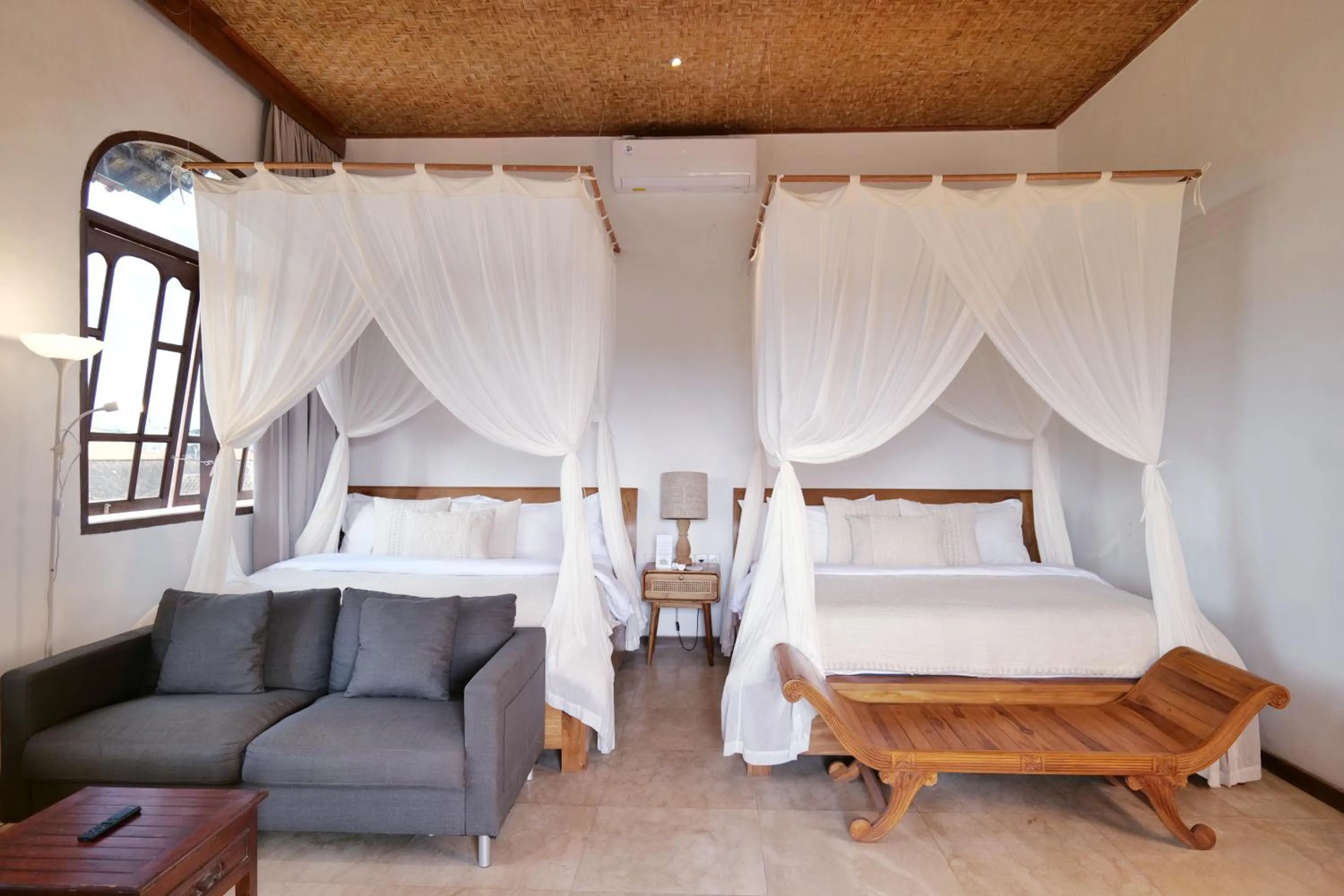 Bed in Gayatri