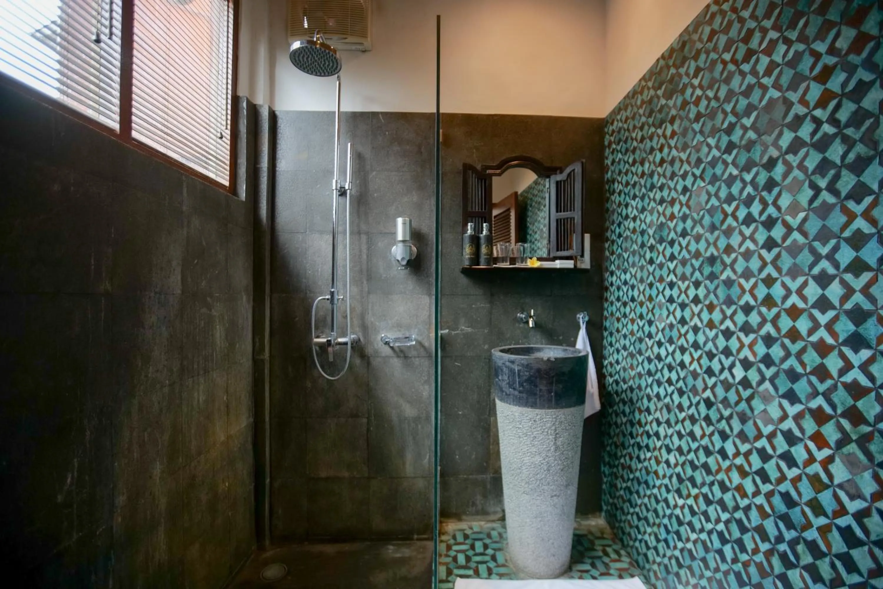 Shower in Gayatri