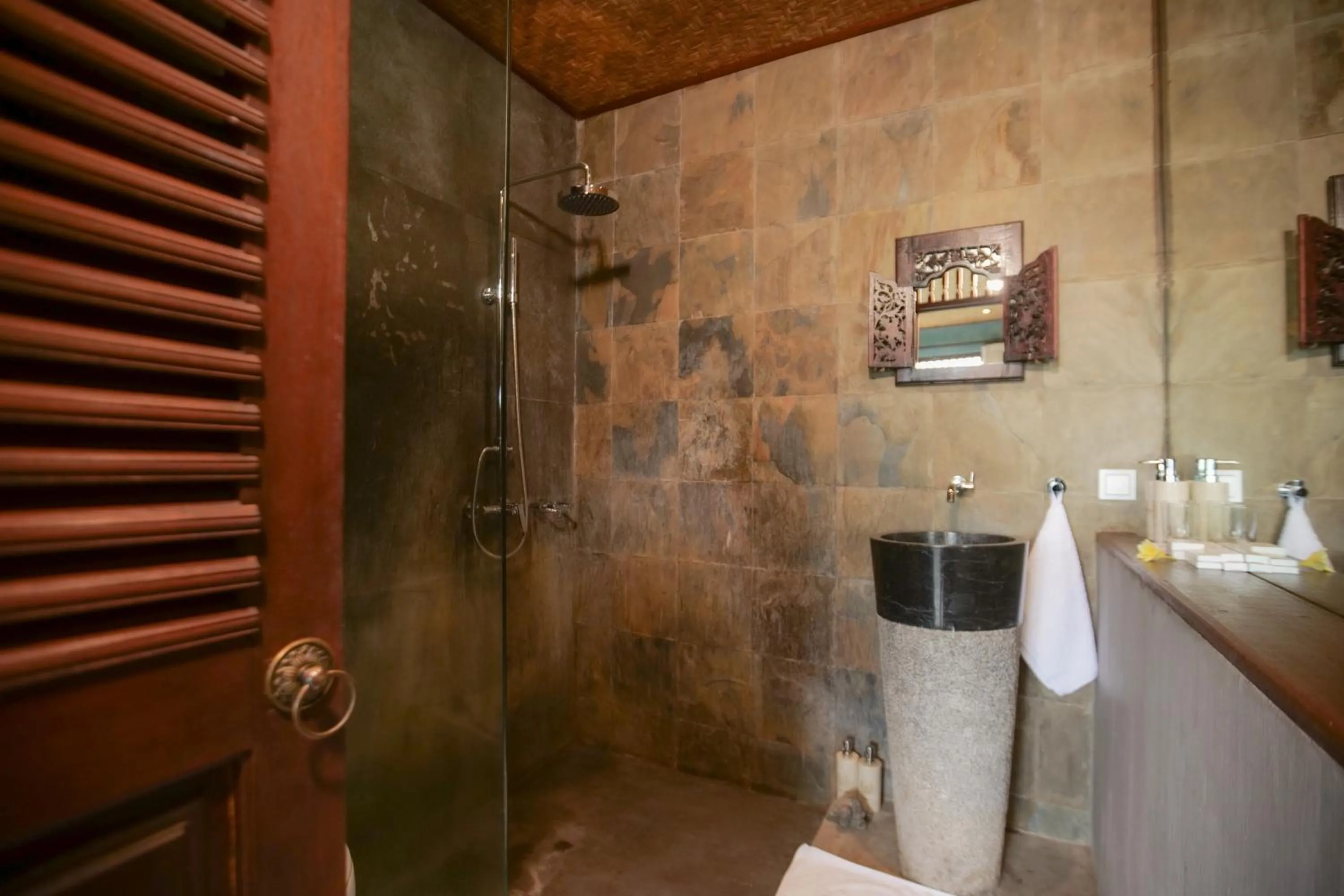 Shower in Gayatri