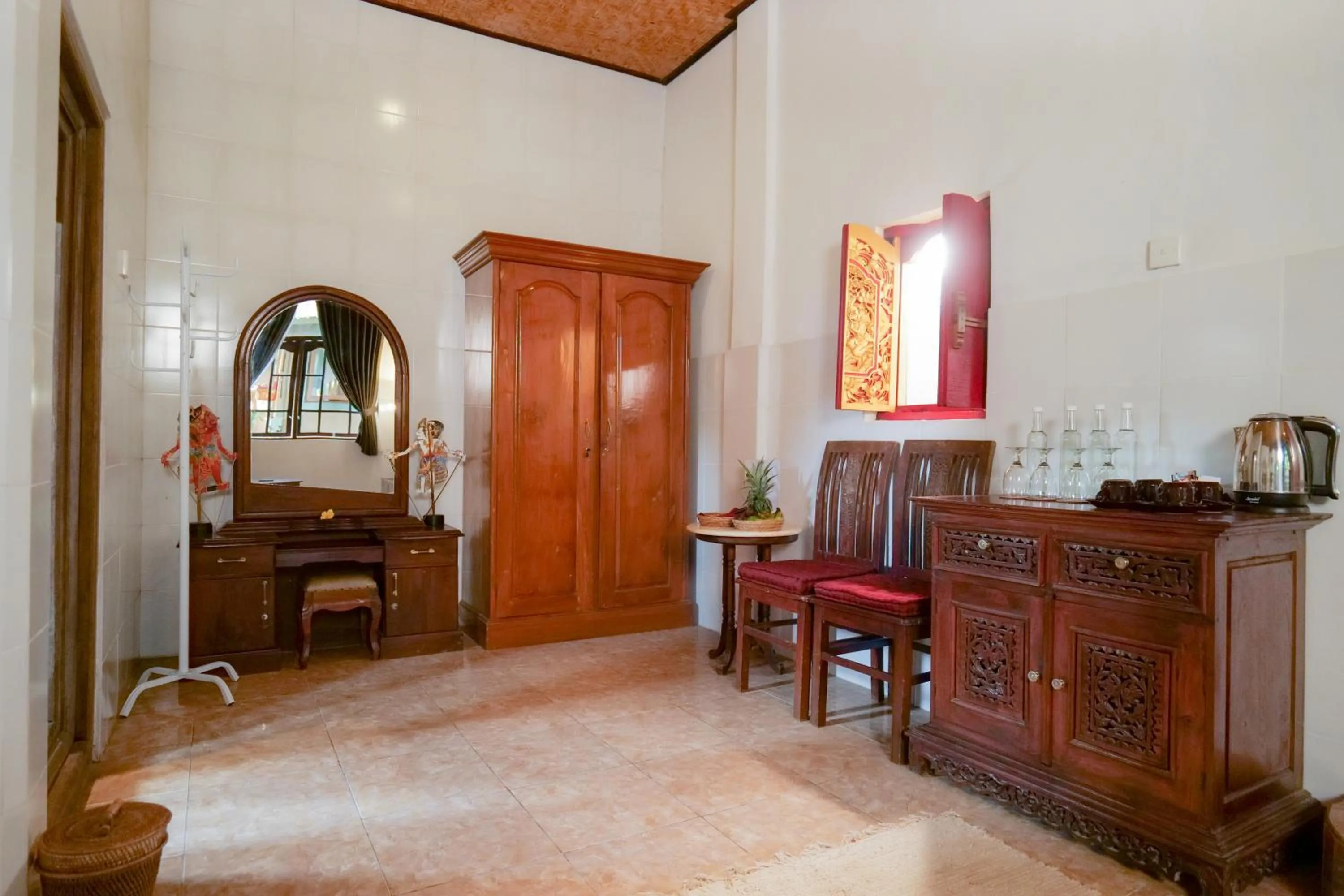 hair dresser, Bed in Gayatri