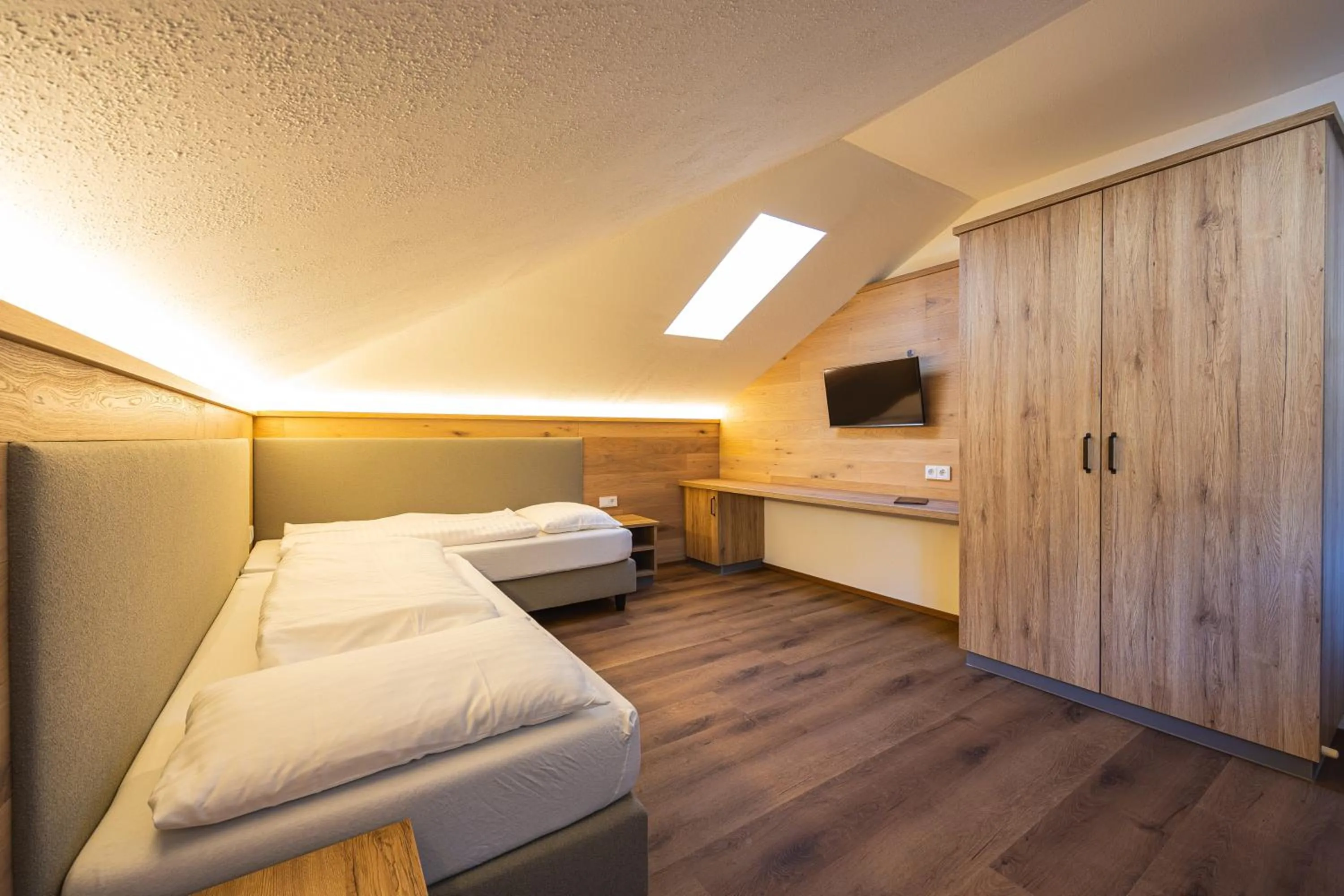 One-Bedroom Apartment in Upside Down Town Hotel-Neue Post