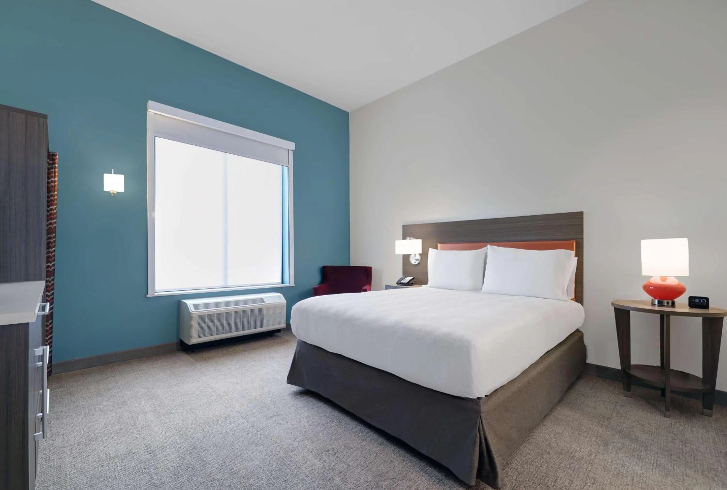 Queen Suite - Mobility/Hearing Accessible in Home2 Suites By Hilton Salem