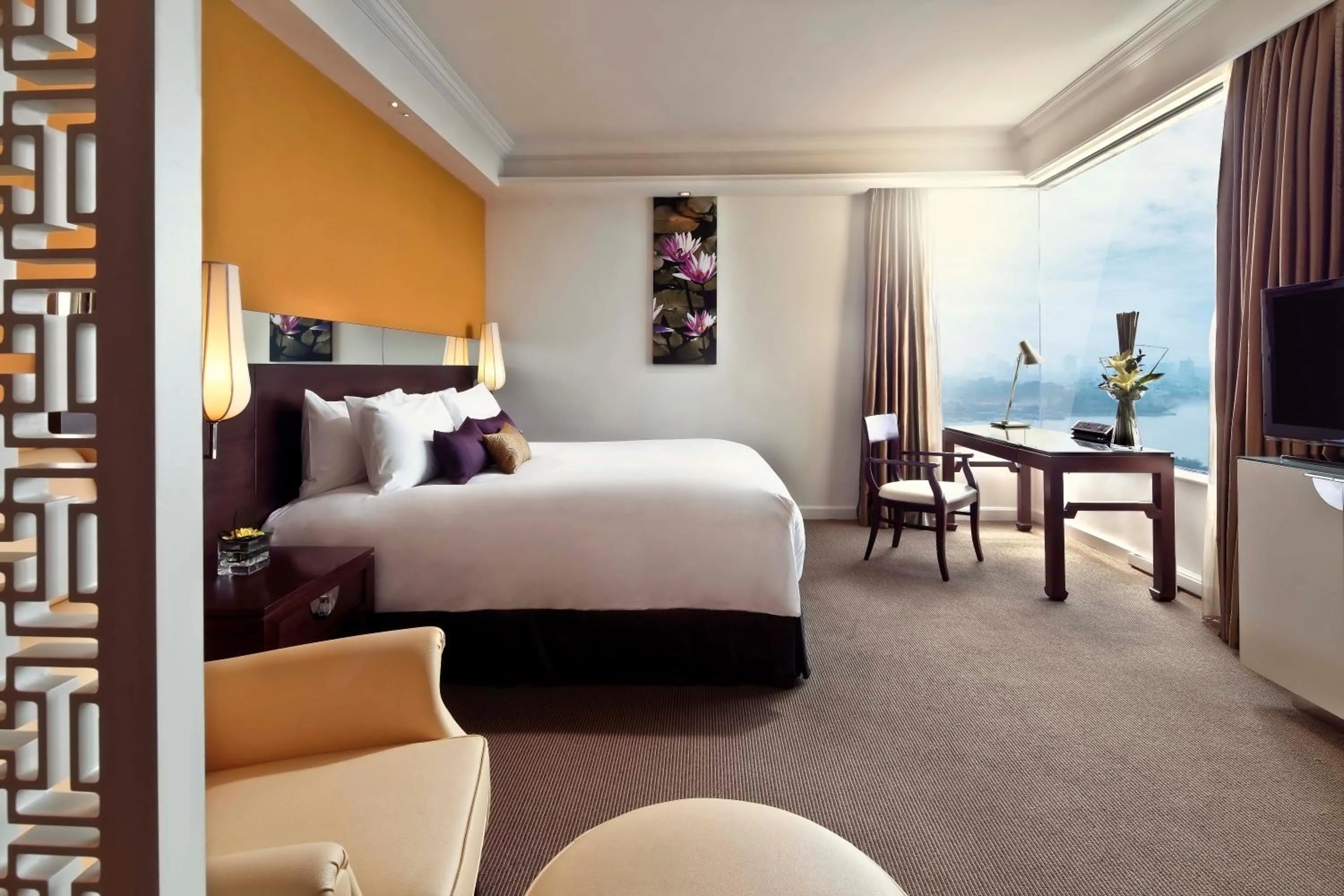 Premier Lake View Room in Pan Pacific Hanoi