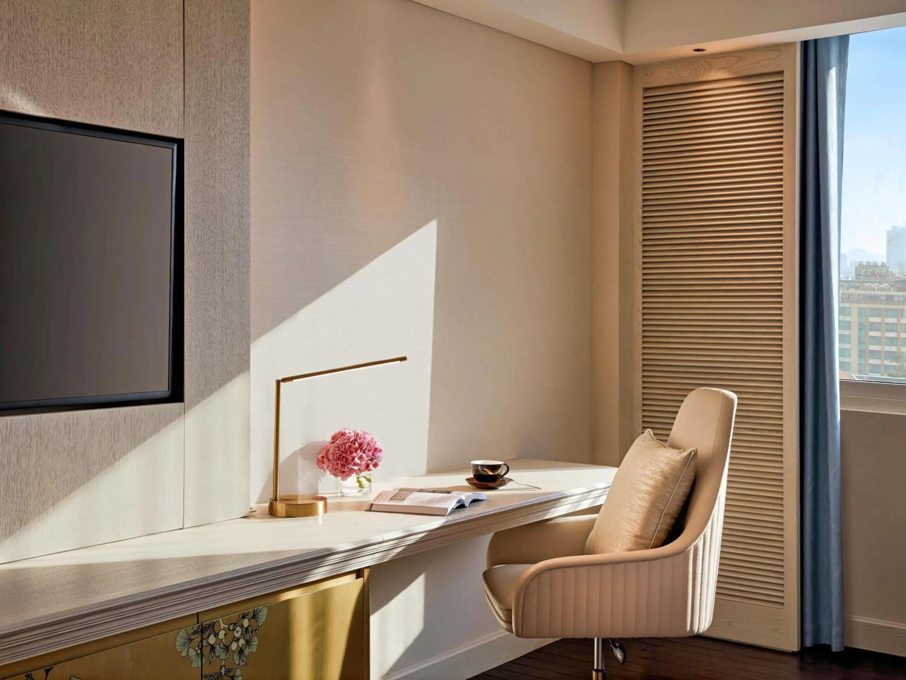 Executive King Room with Lounge Access - High Floor - Complimentary daily chocolate hour 5-6pm in Mövenpick Hotel Hanoi Centre