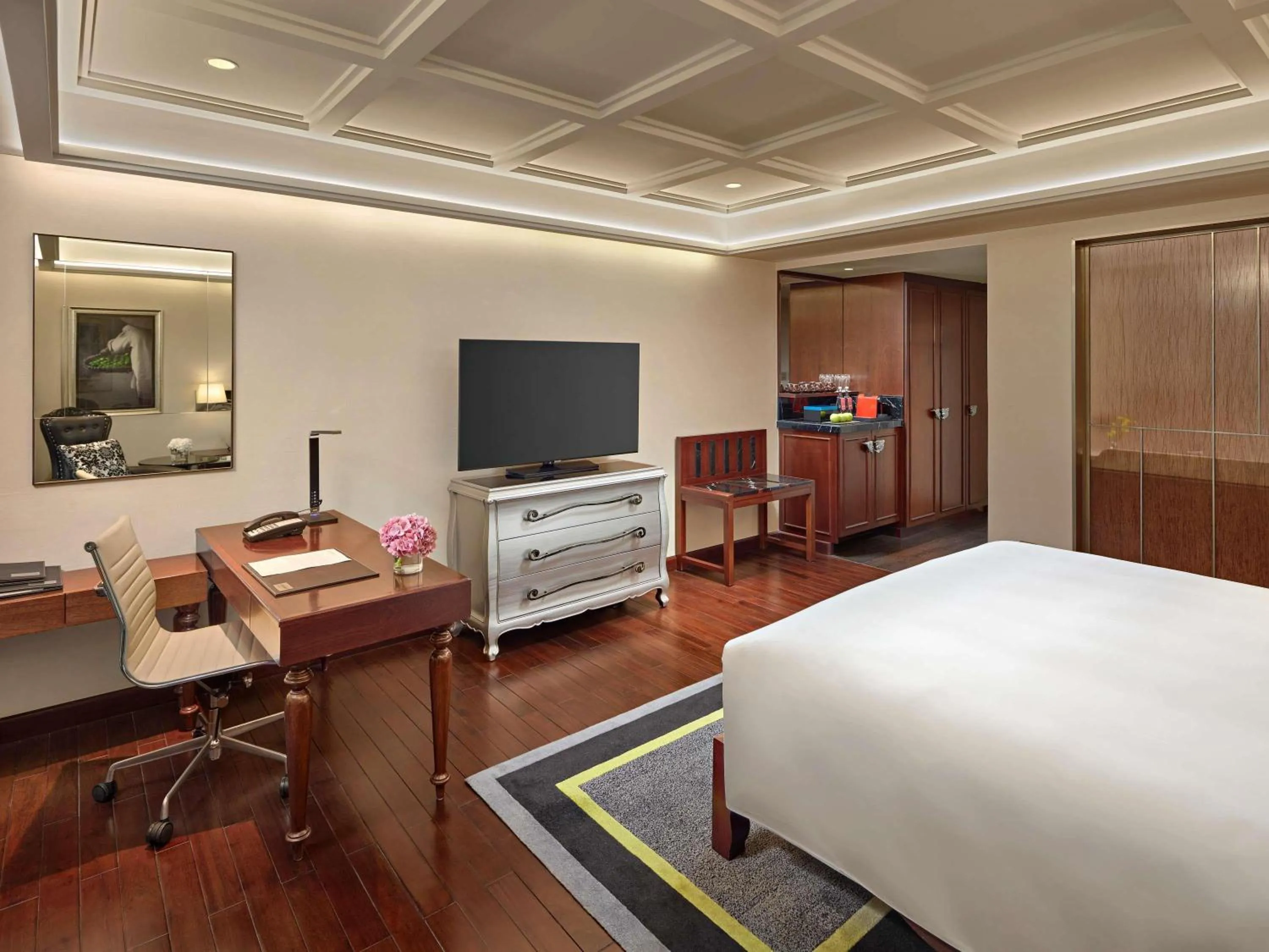 Deluxe King Room - Complimentary daily chocolate hour 5-6pm in Mövenpick Hotel Hanoi Centre