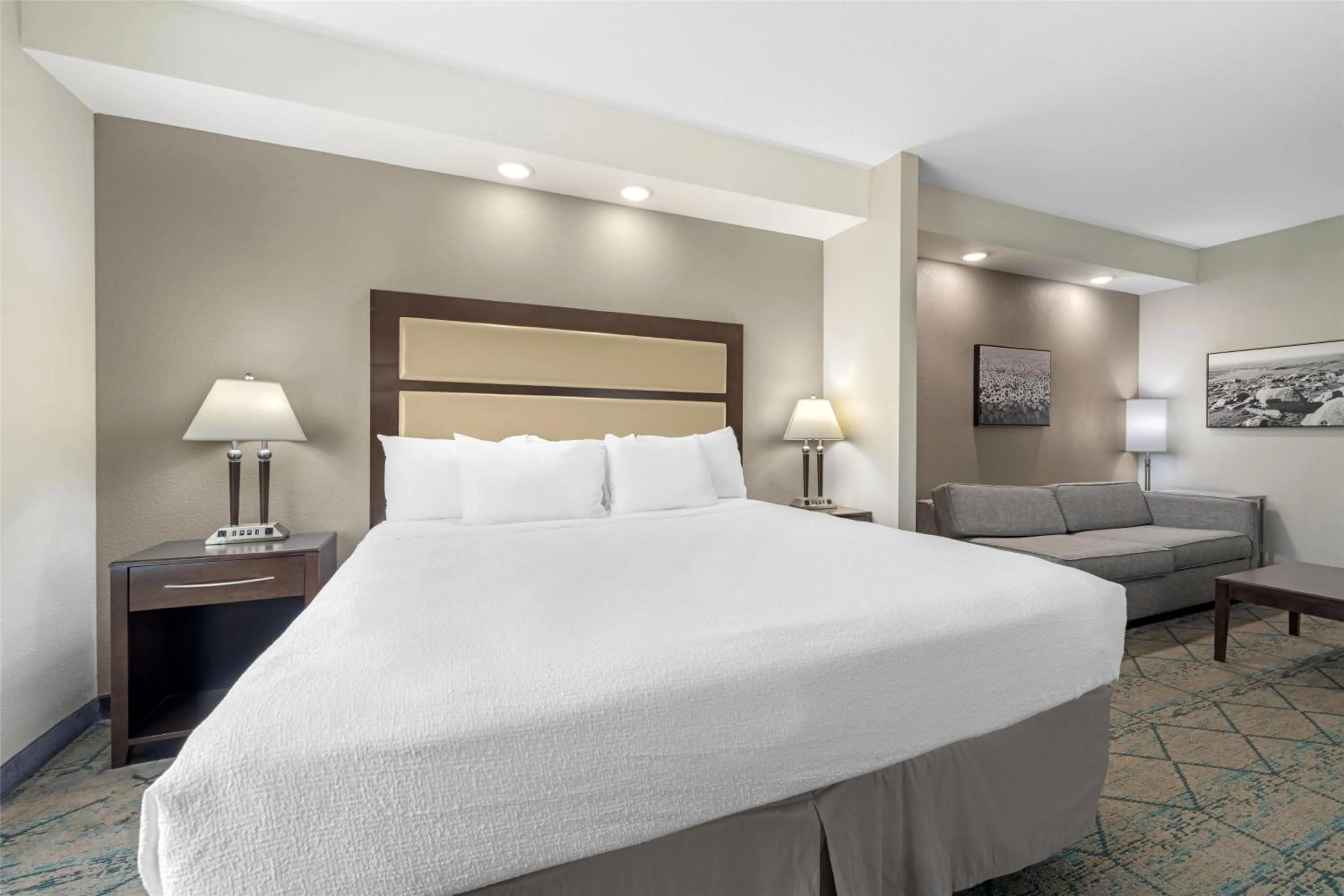 King Suite with Sofa Bed - Non-Smoking in Best Western Plus McPherson