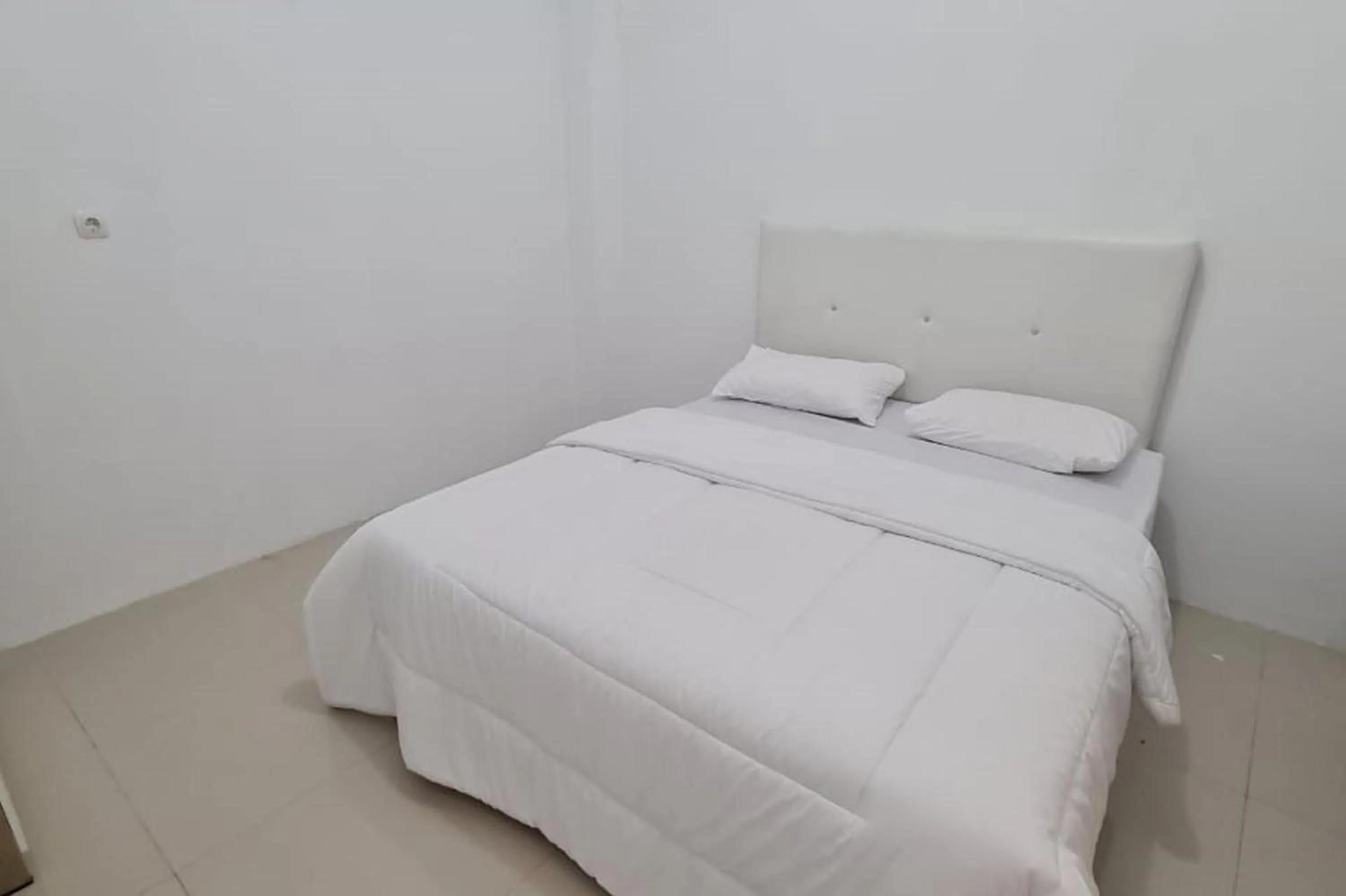 Standard Double Room in Krisan Guest House Syariah Banjarbaru Mitra RedDoorz