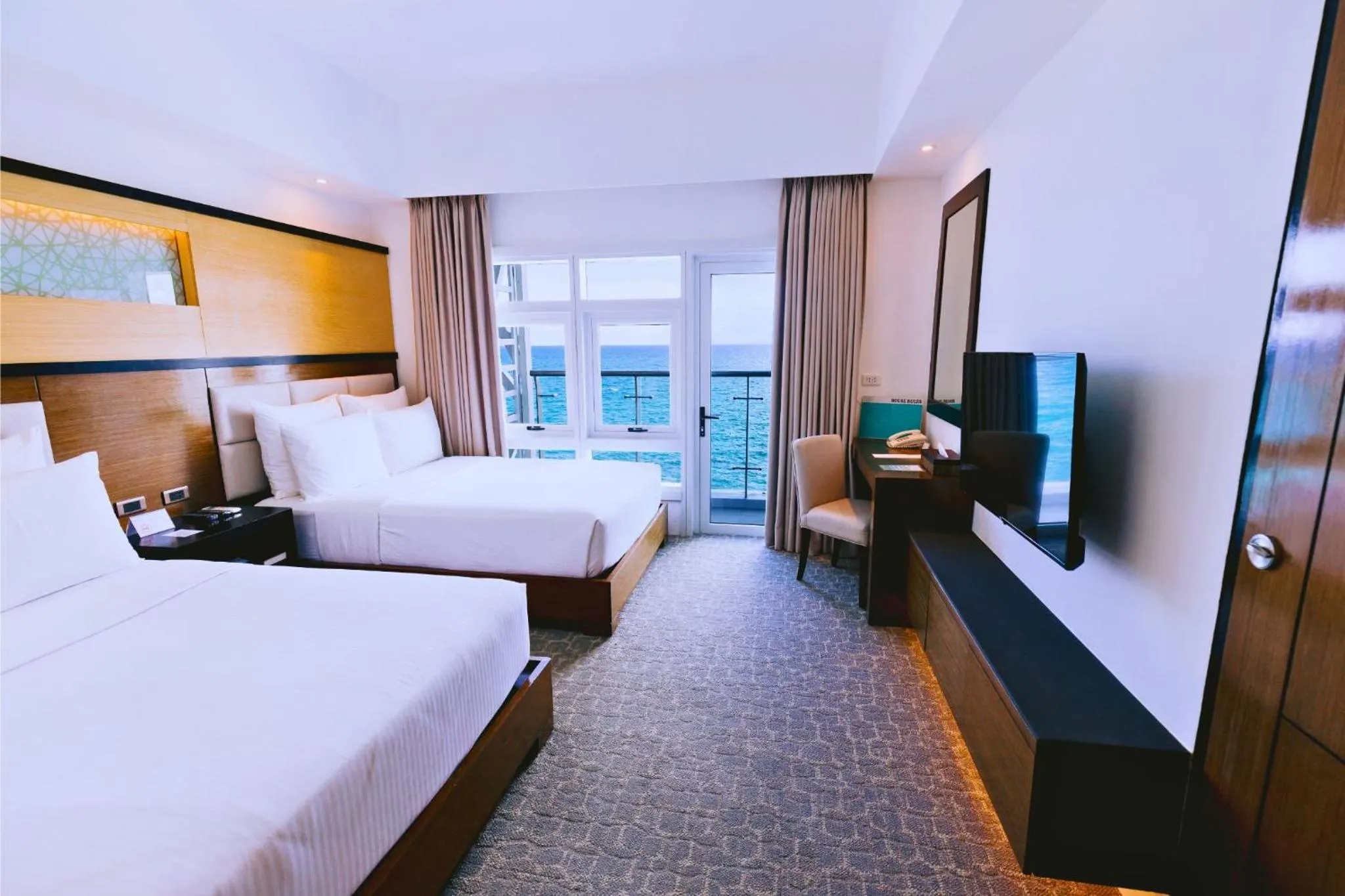 Deluxe Double Room with Balcony and Sea View in Arterra Seaview Resort