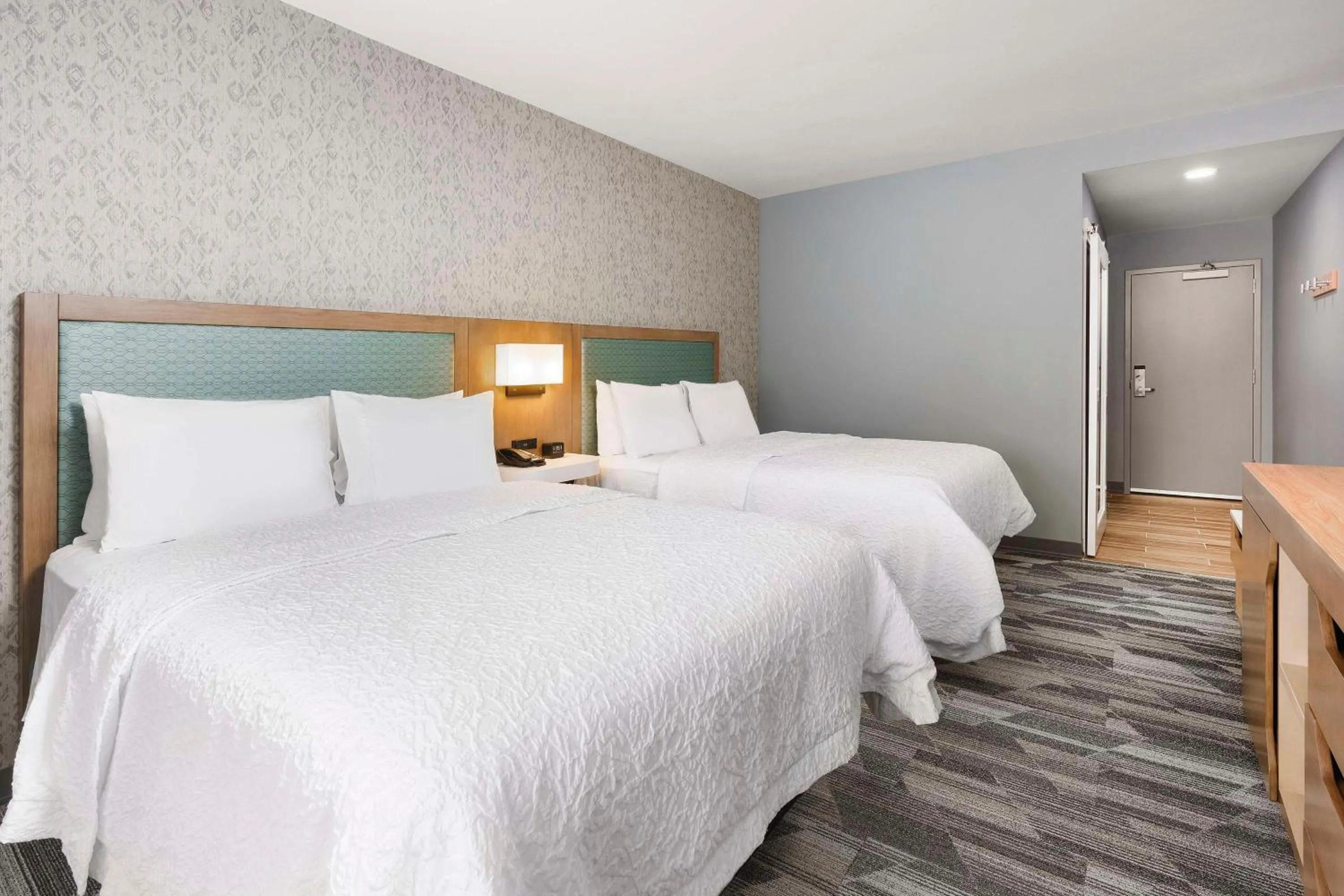 Queen Room with Two Queen Beds - Hearing Access/Non-Smoking in Hampton Inn Bellingham Airport, WA