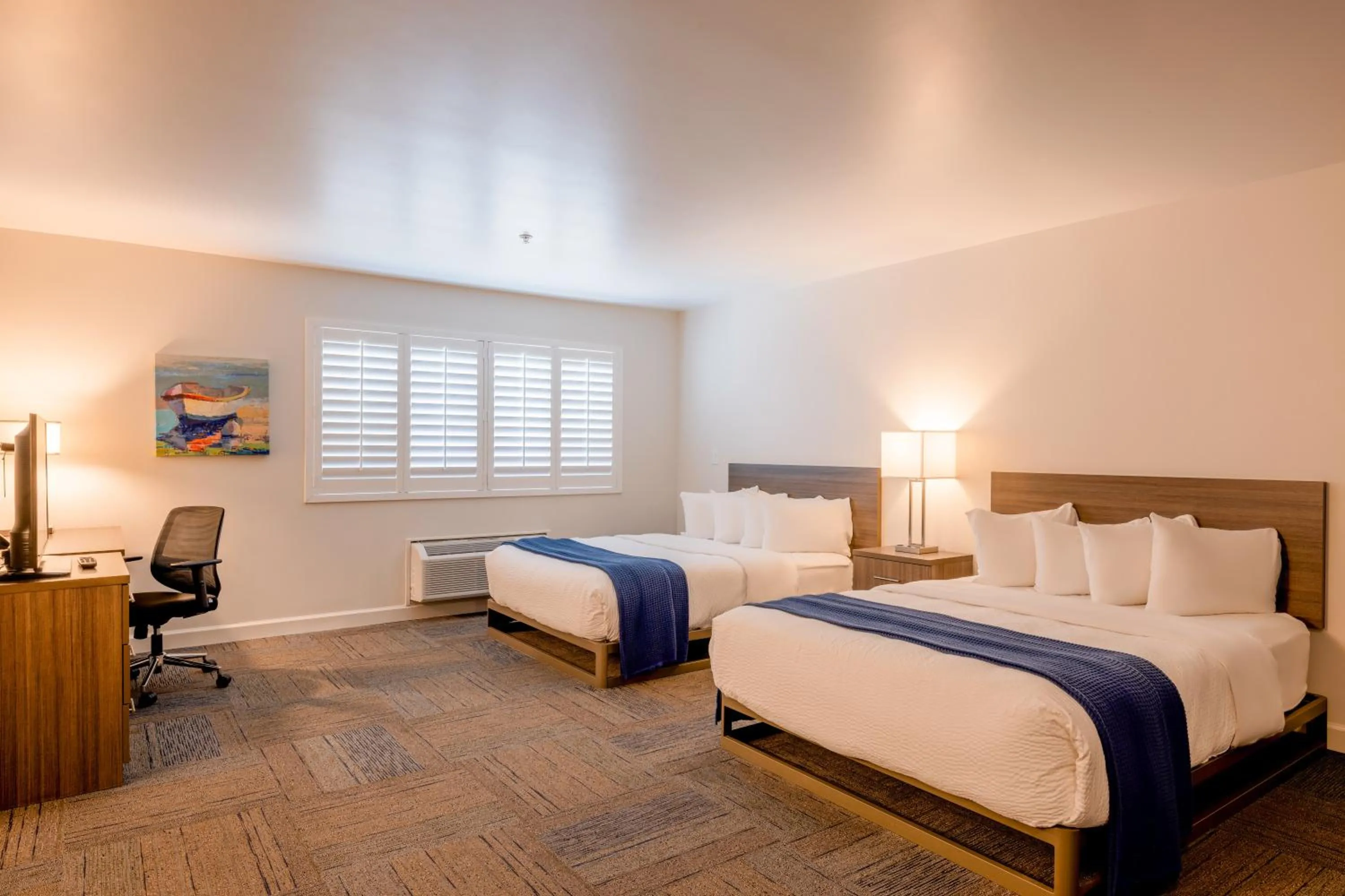 Deluxe Queen Room with Two Queen Beds in Inn At Moss Landing Point