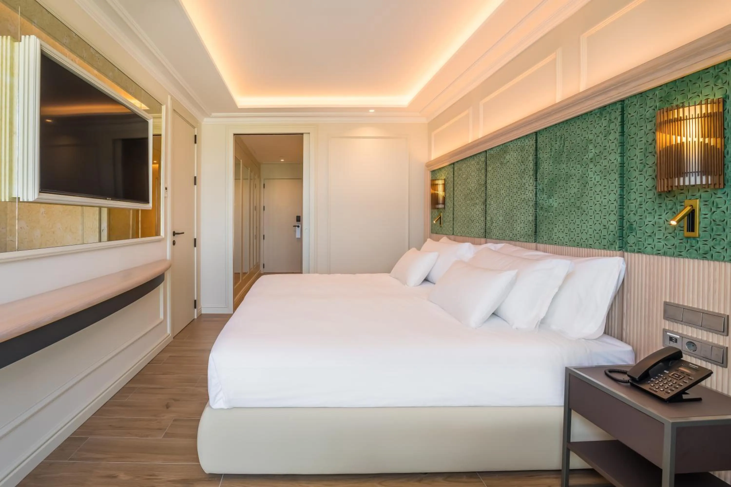 Superior Double or Twin Room with Pool View in Barceló La Nucía Palms