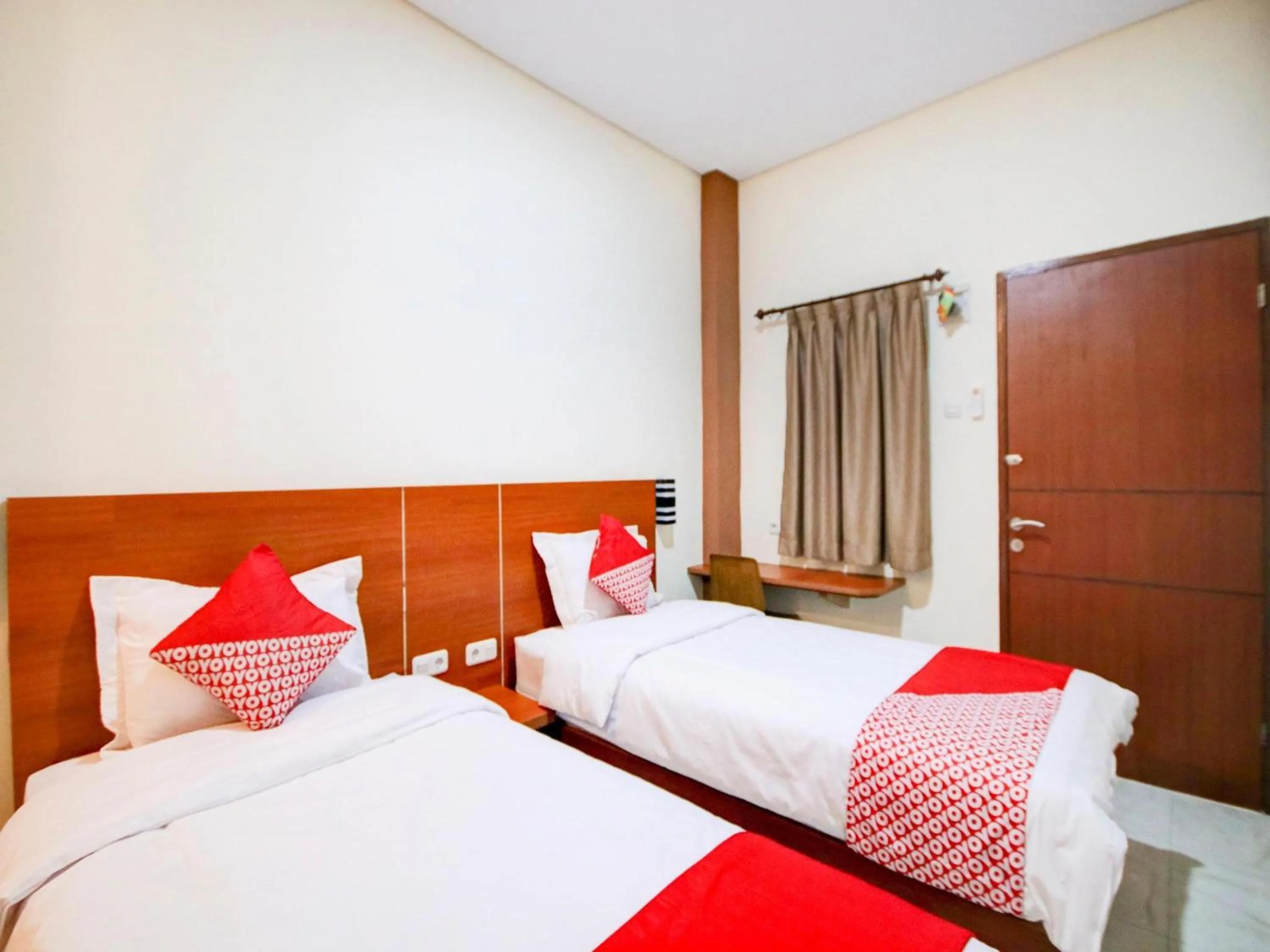 Standard Twin Room in Hotel O Sean'S Residence Mansyur Near Universitas Sumatra Utara USU