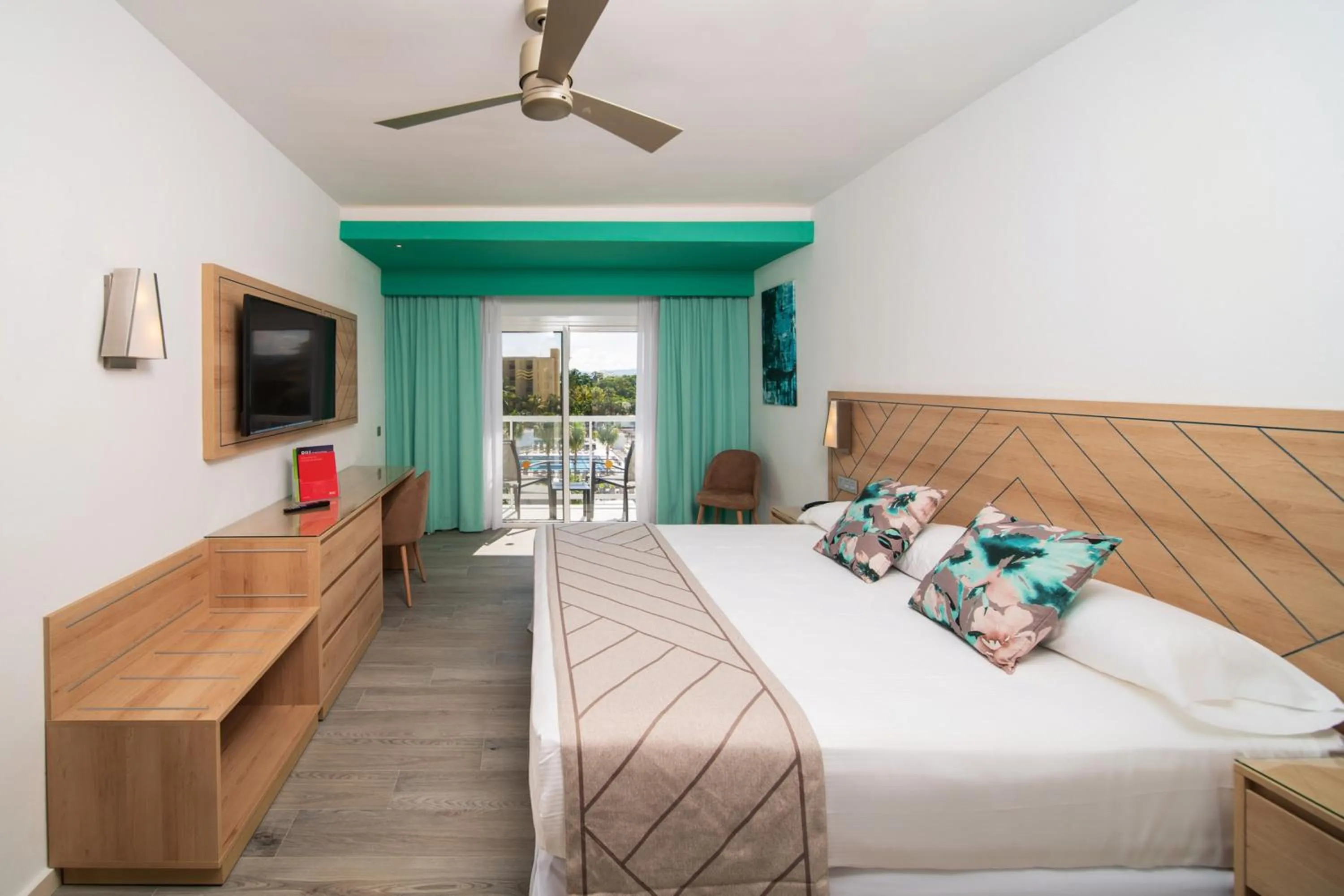 Double Room Ocean Front - single occupancy in Riu Ocho Rios - All Inclusive