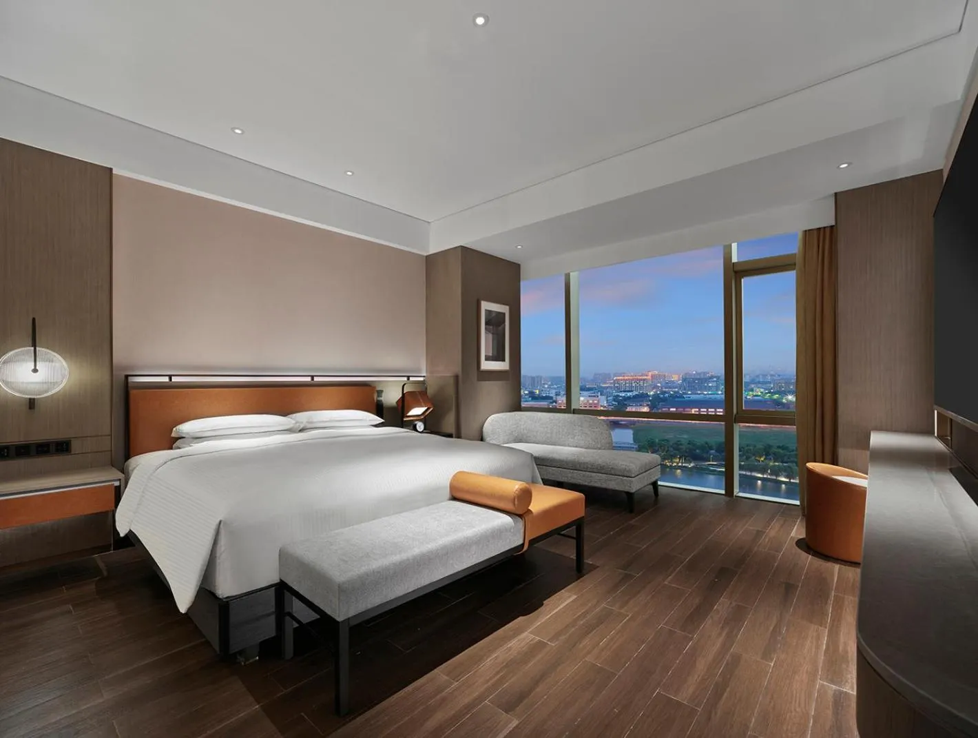 King Room with Lake View - Club Access in Hyatt Regency Shanghai Songjiang