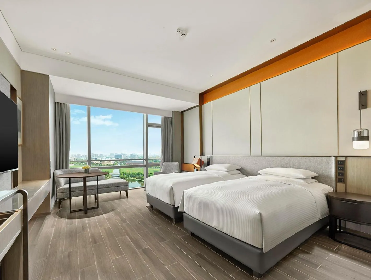 Twin Room with Lake View - Club Access in Hyatt Regency Shanghai Songjiang