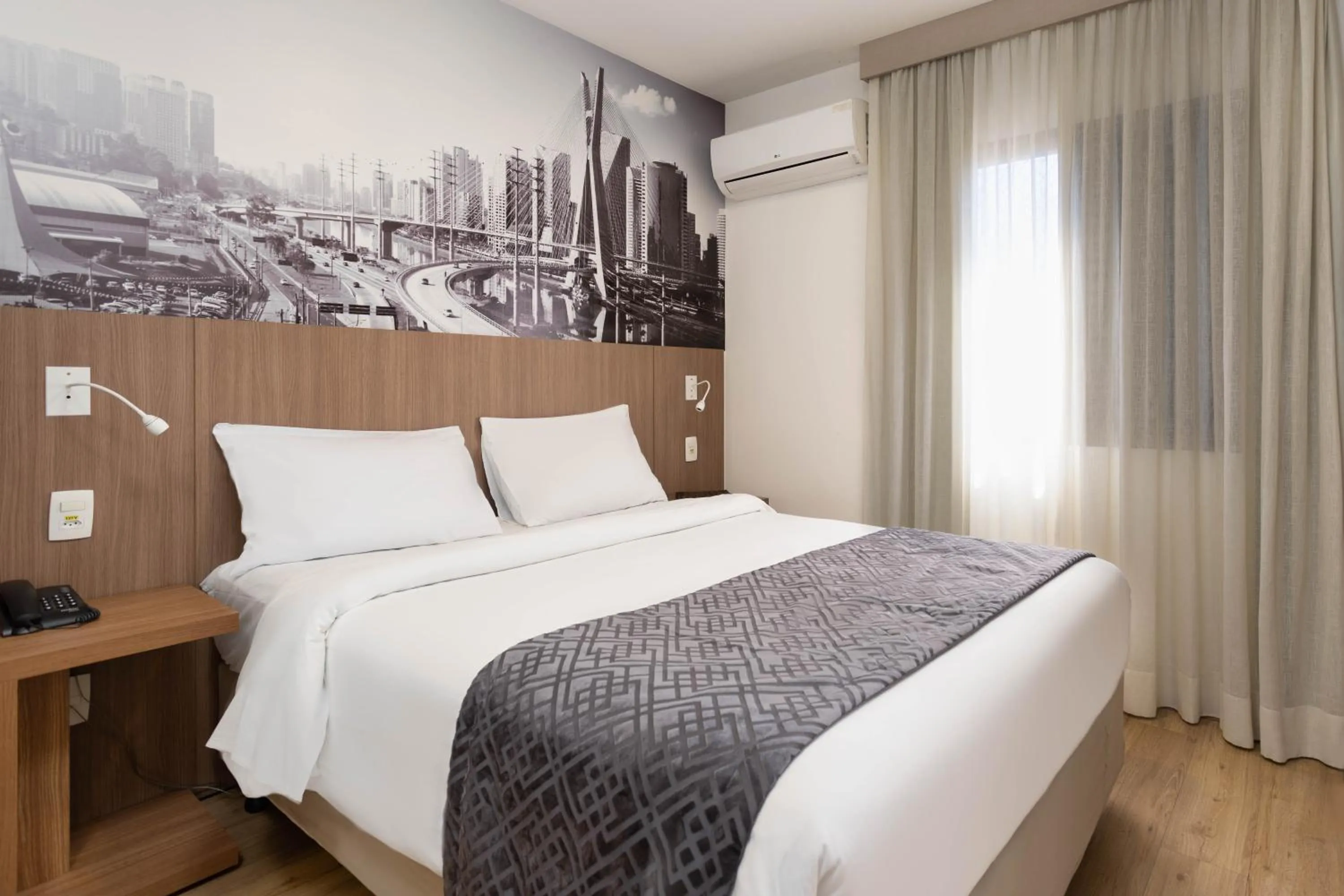 Deluxe Studio in NewCiti Itaim by Charlie