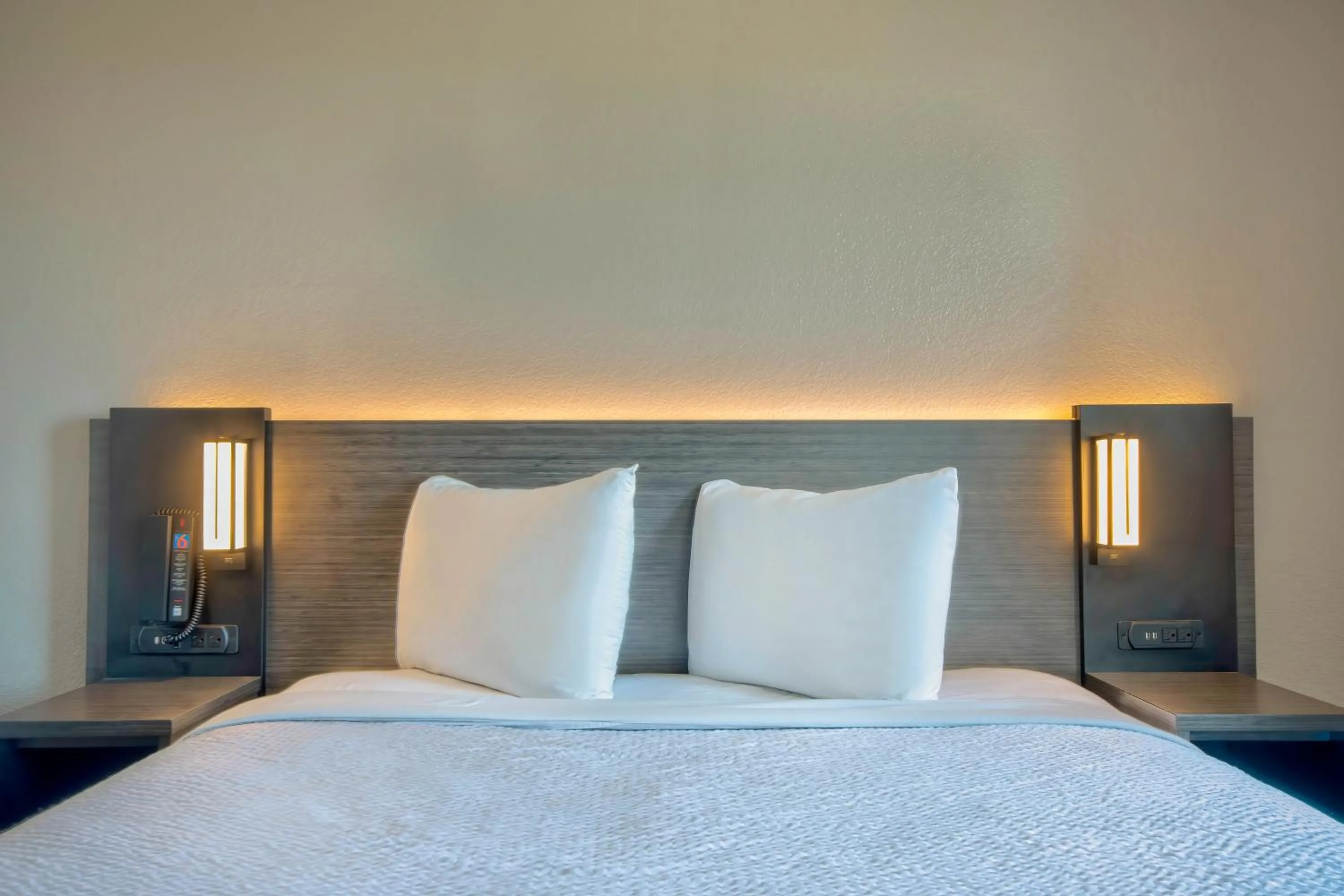 Queen Room - single occupancy - Disability Access - Non-Smoking in Motel 6-Harlingen, TX