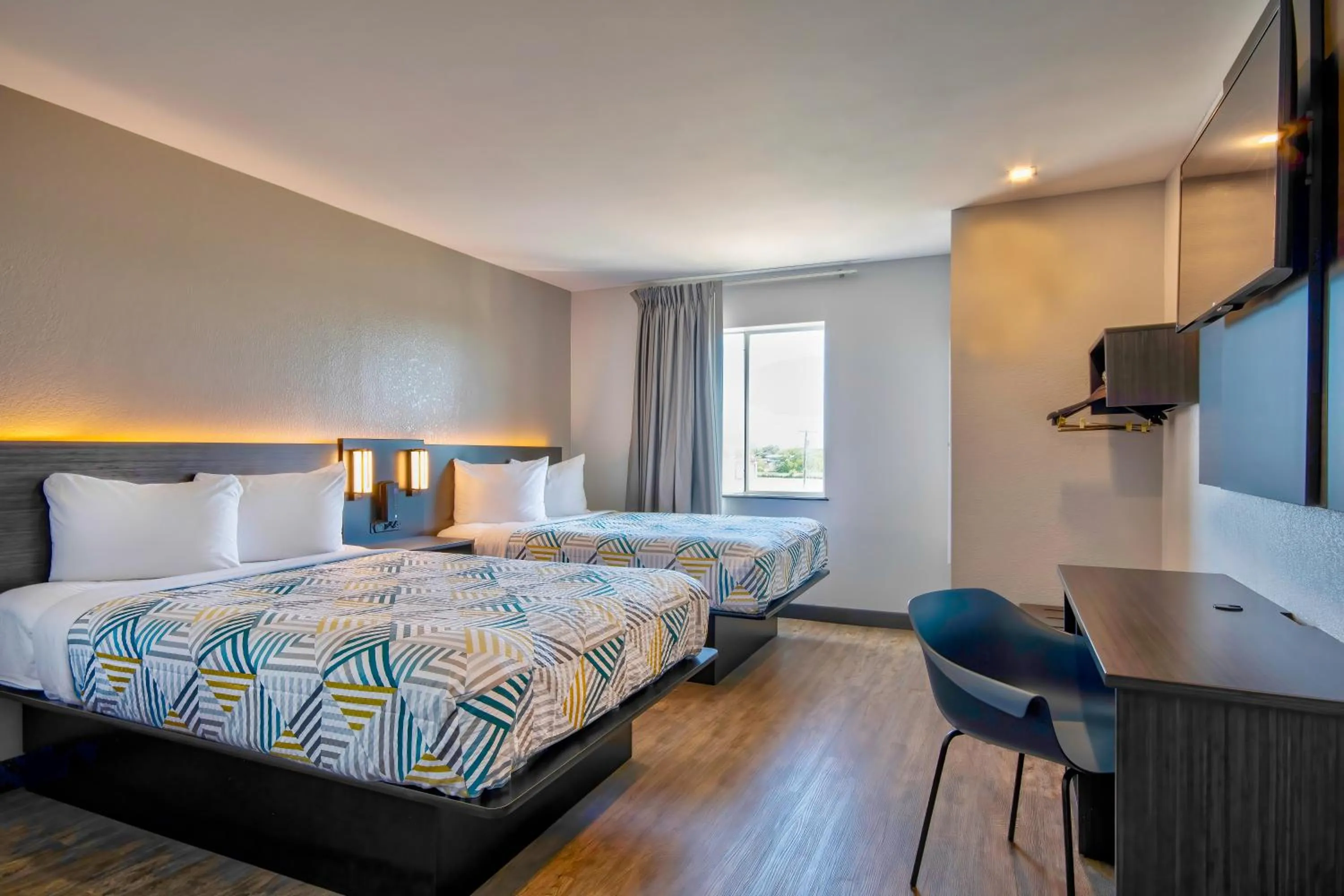 Quadruple Room - Disability Access - Non-Smoking in Motel 6-Harlingen, TX