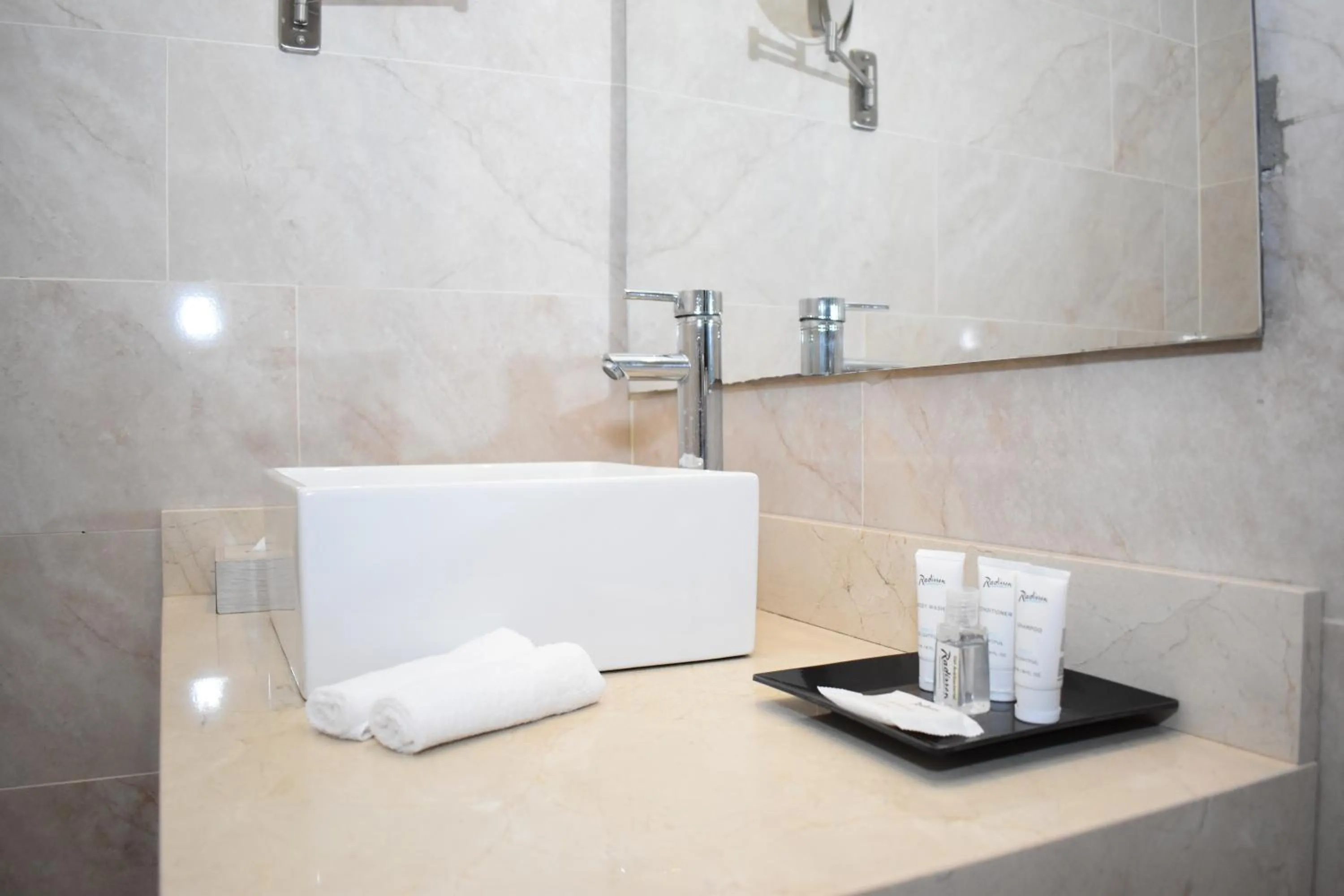 King Studio Suite with City View - Non-Smoking in Radisson Diamond Barranquilla