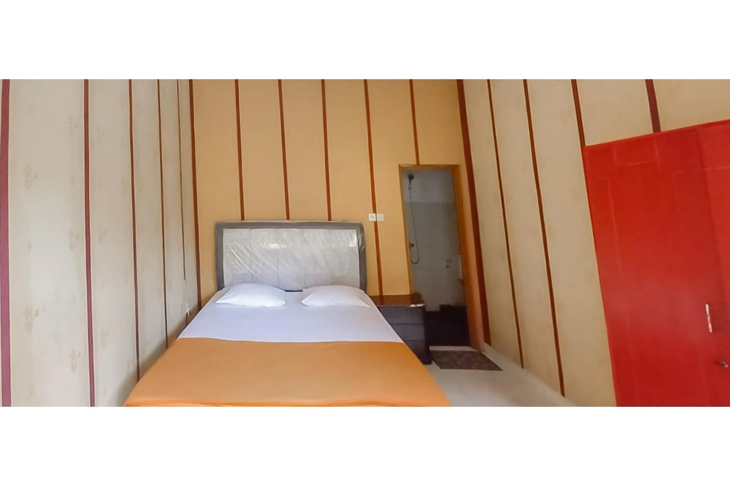 Superior Double Room in Hotel Sri Indrawati Puncak Mitra RedDoorz