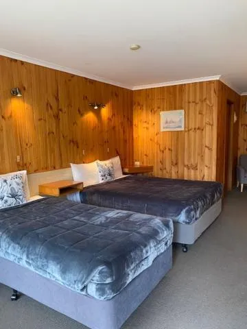 Twin Room in Country Roads
