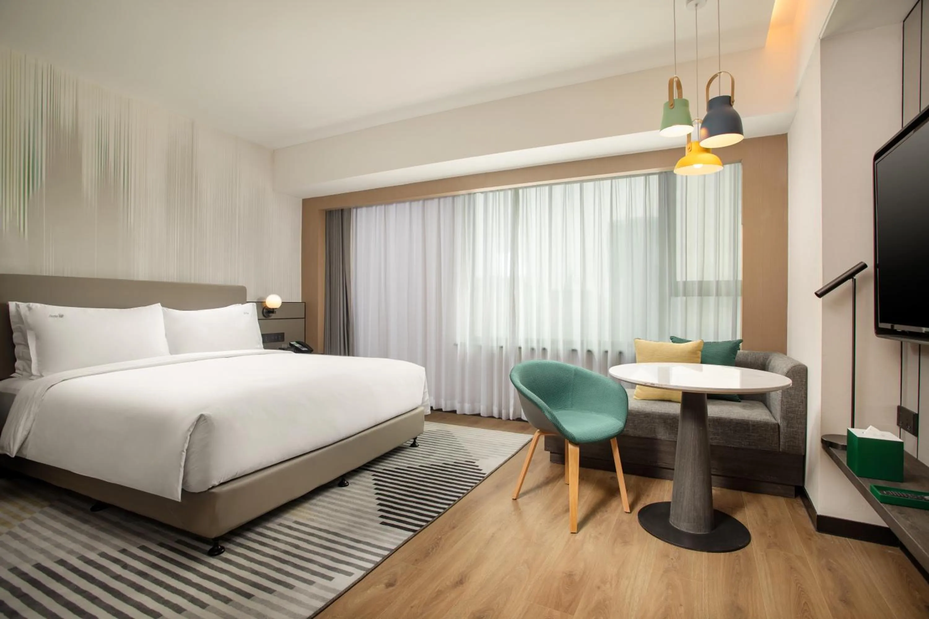 Standard King Room in Holiday Inn Shanghai Nanjing Road by IHG