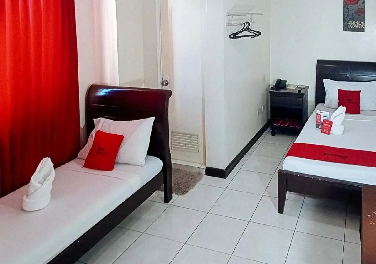 Twin Room in RedDoorz near Ormoc Port Terminal