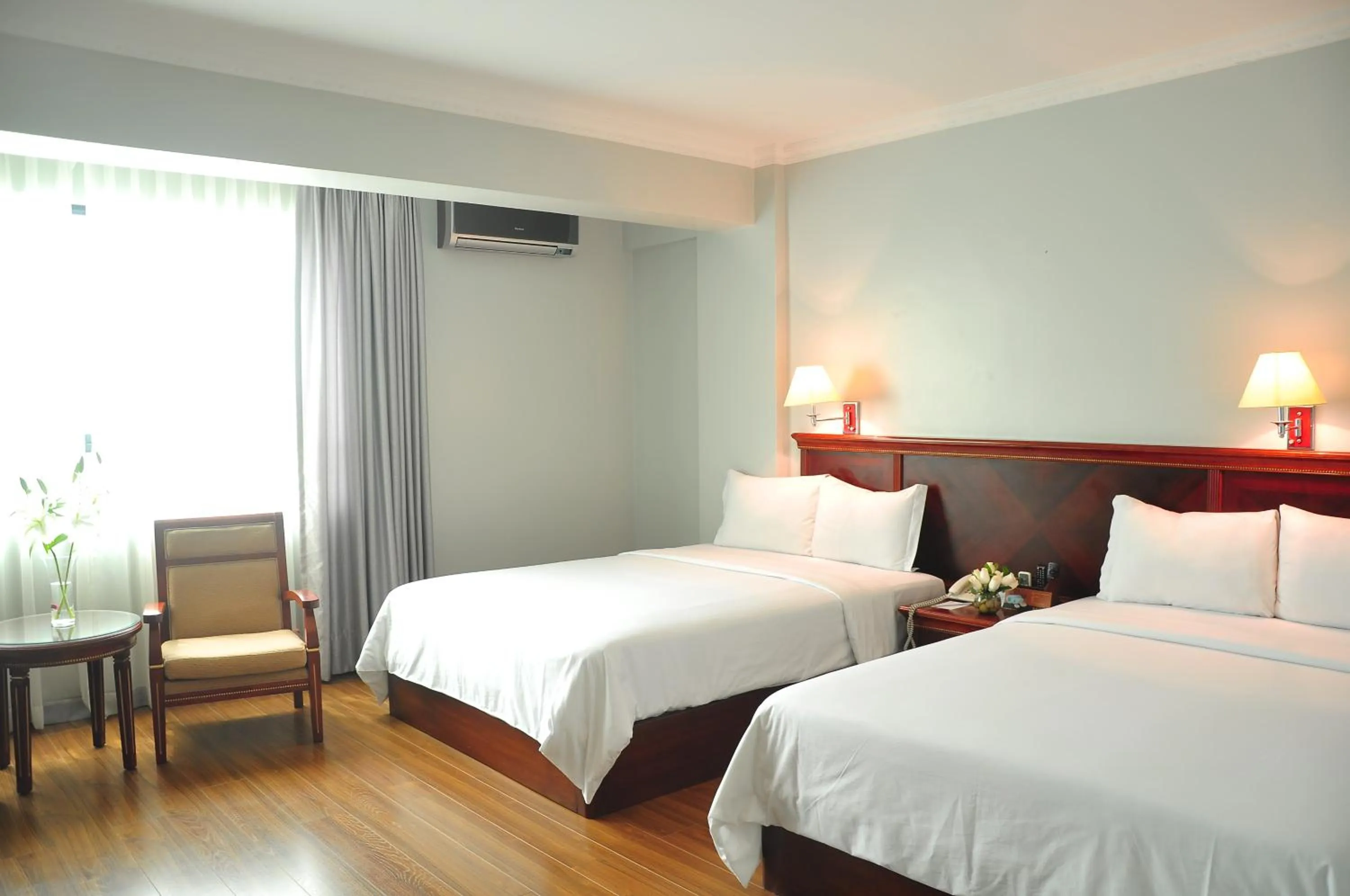 Twin Room in Kingdom Hotel