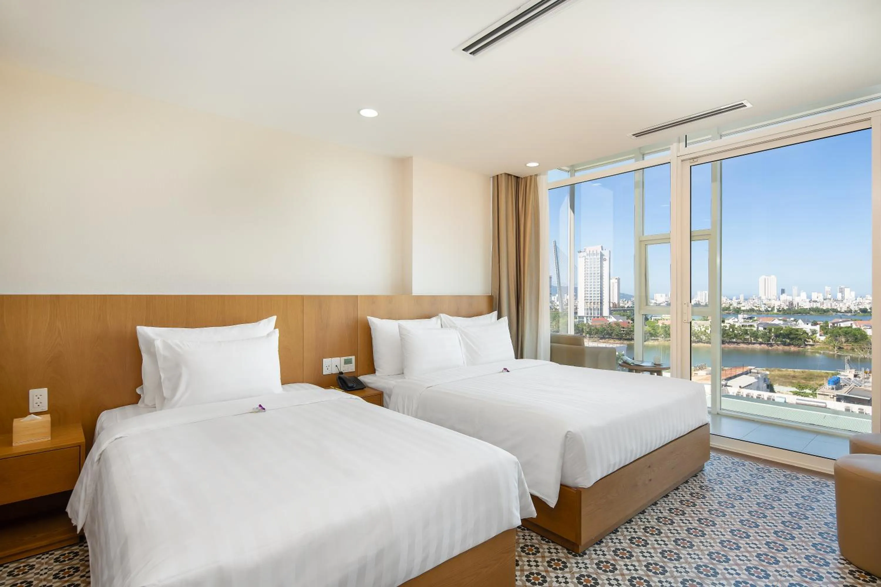 Studio Triple Room with Balcony and Han River view in Lamanga Hotel & Suites