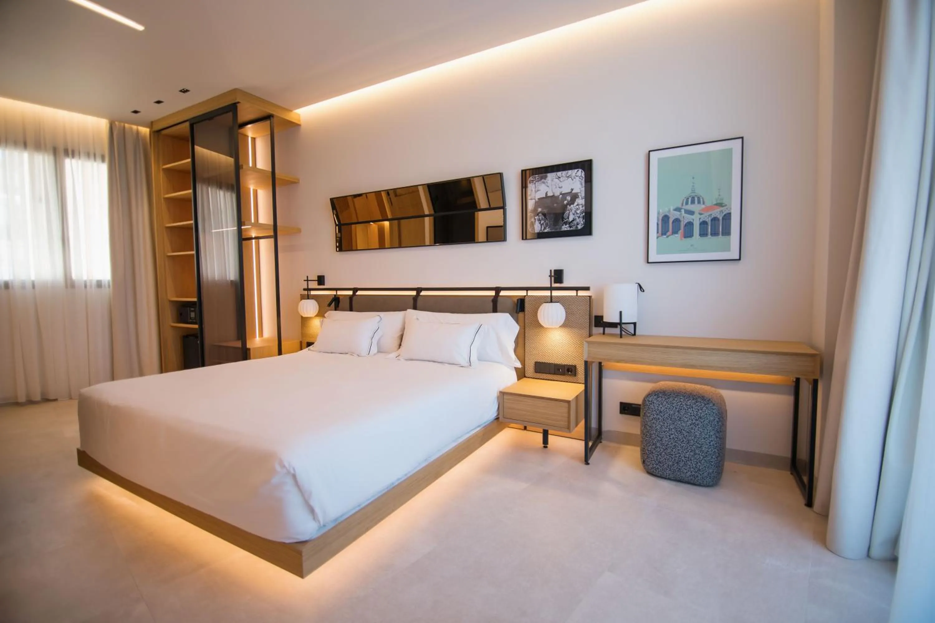 Deluxe Double Room in MYR Puerta Serranos