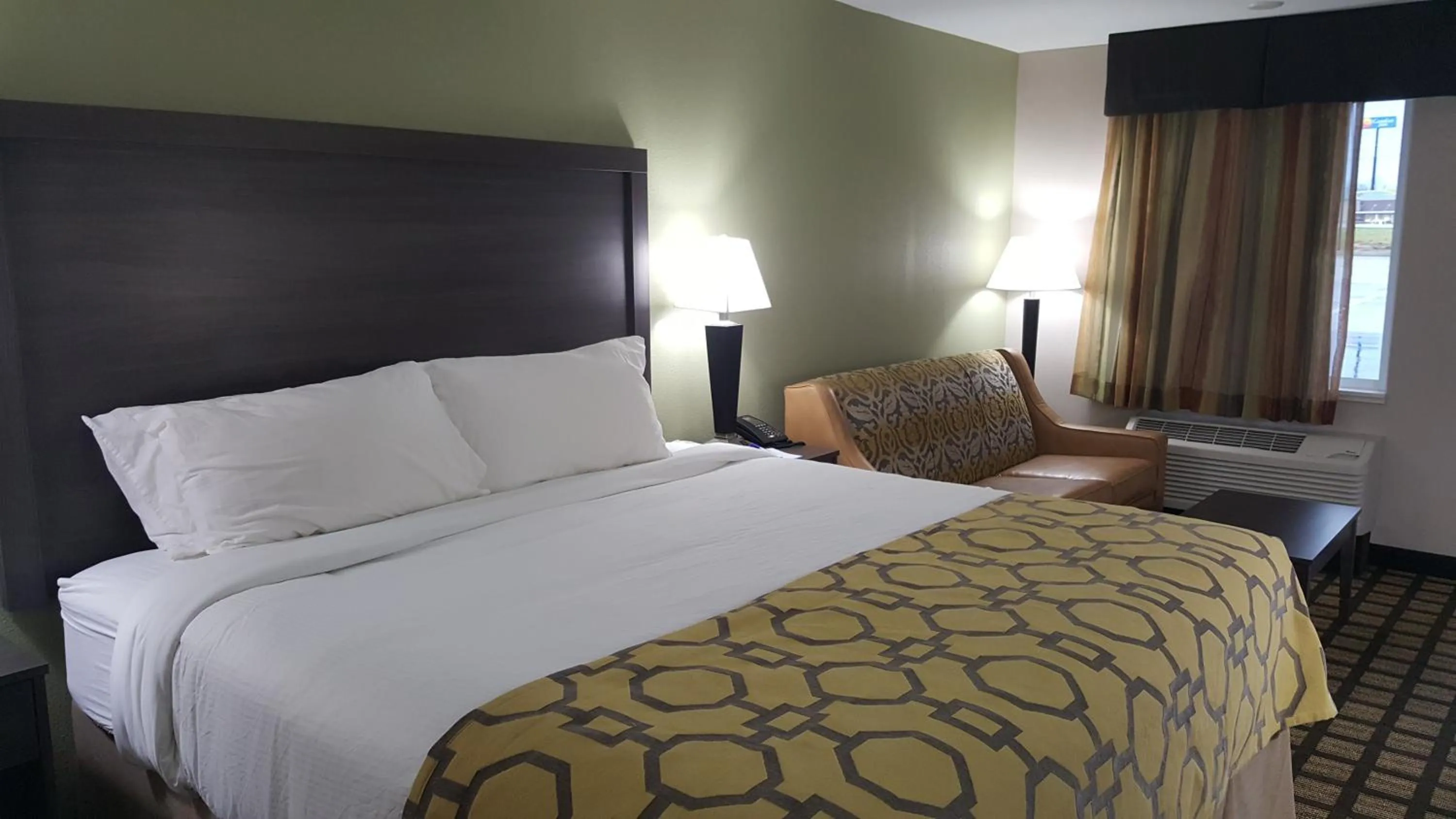 King Room - Non-Smoking in Baymont by Wyndham Clarksville