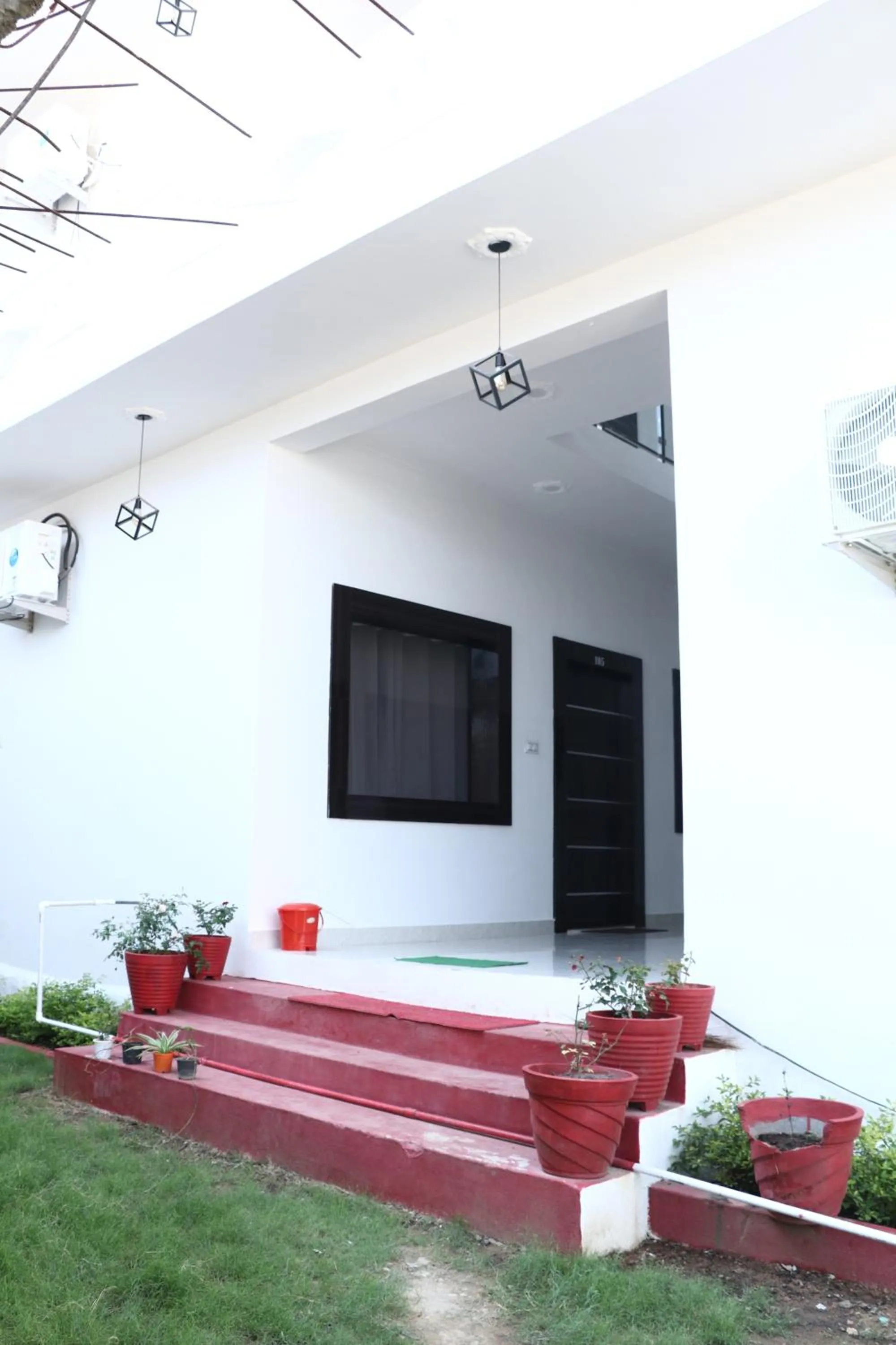 OYO Madpackers Khajuraho