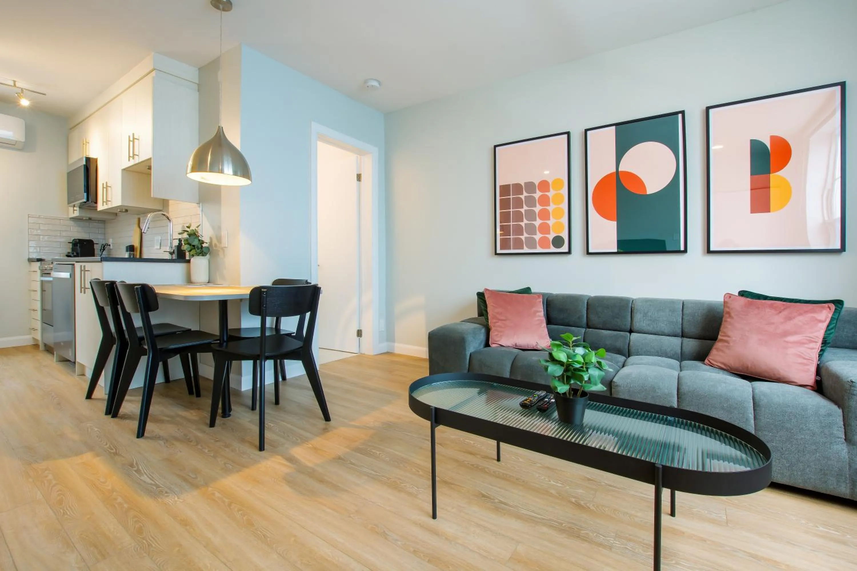 (1-114) Two Bedroom Apartment on 2 floors - 1½ Bathroom in Appart Hôtel Le Saint-Anselme - Par Revenus Locatifs Qc