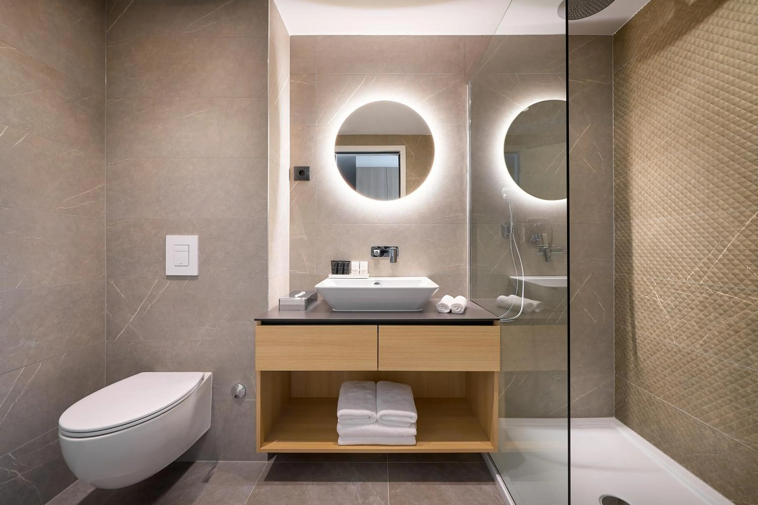 Comfort Two-Bedroom Apartment with Balcony in Amphora's Garden