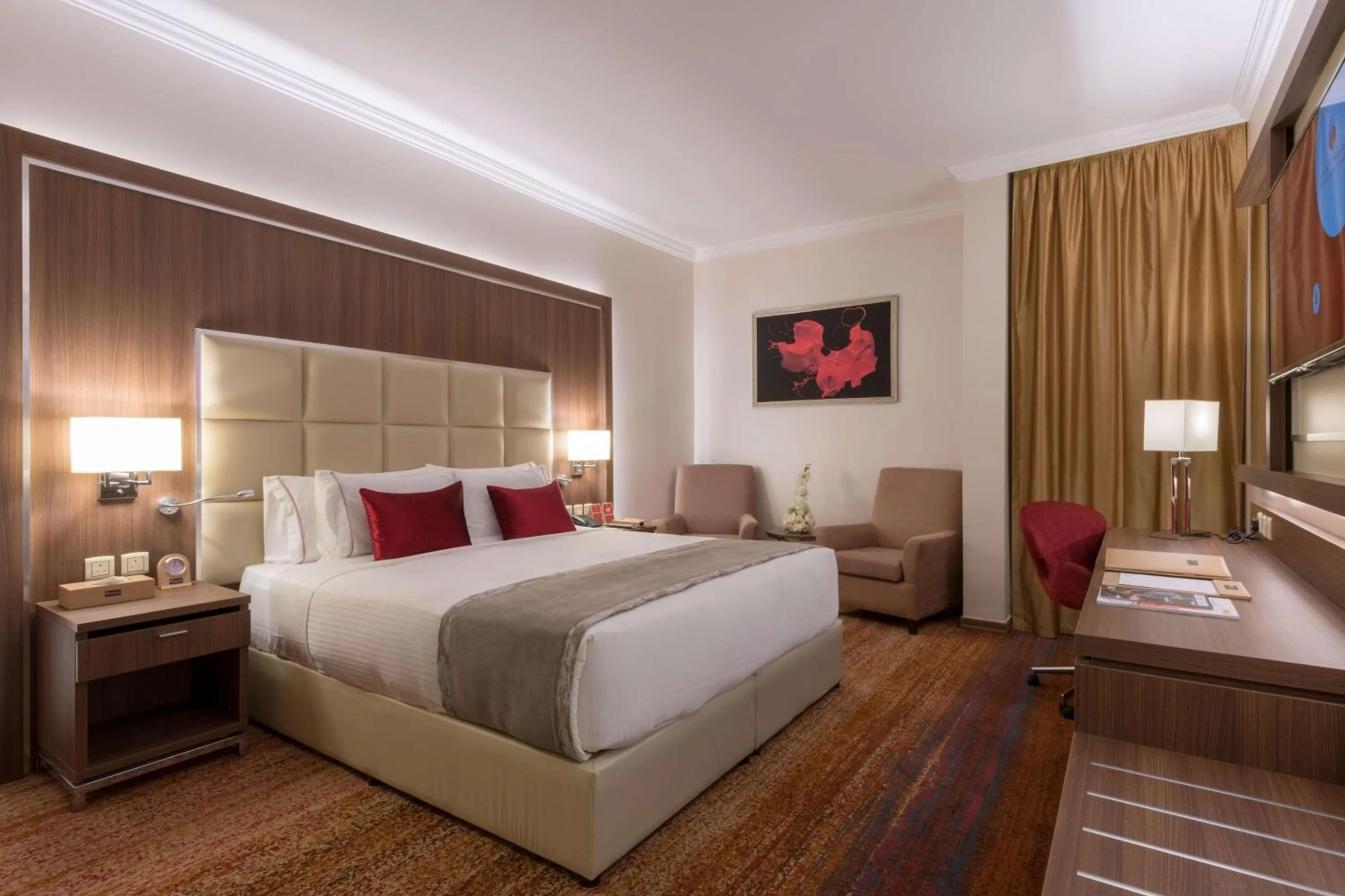 1 King Bed Executive Suite With City View in Ramada by Wyndham Continental Jeddah