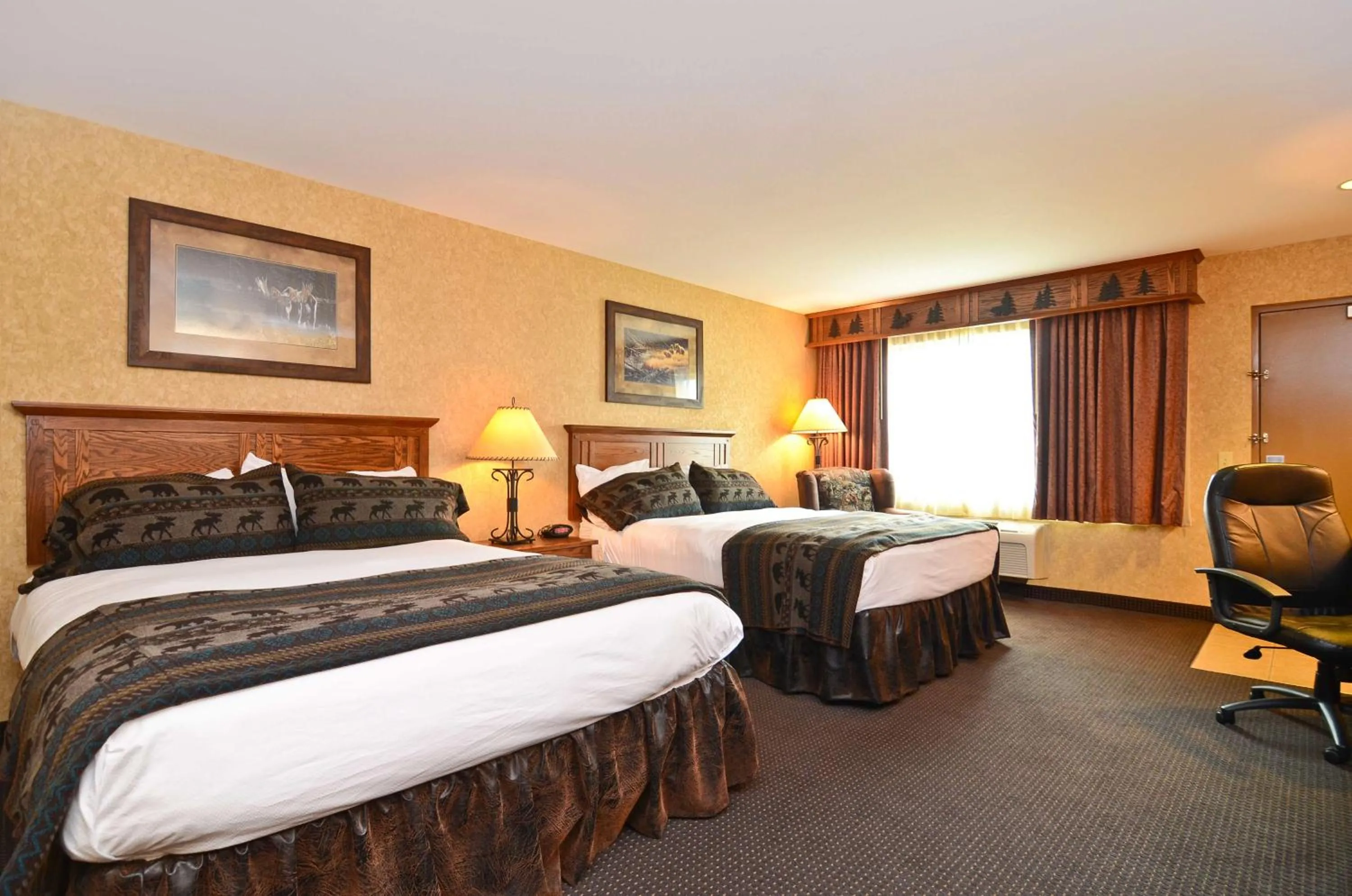 Queen Room with Two Queen Beds in Best Western Plus Kelly Inn and Suites