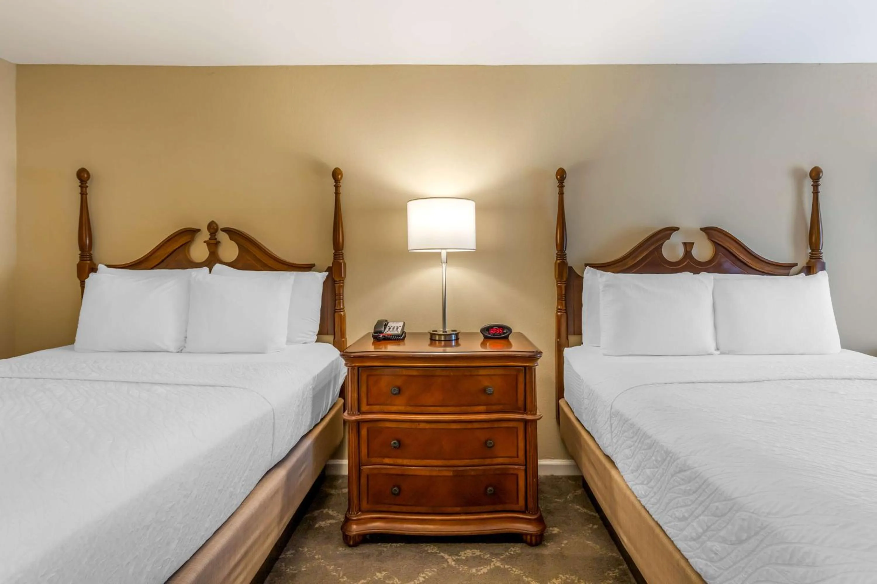 Queen Room with Two Queen Beds - Smoking in Best Western PLUS Santee Inn