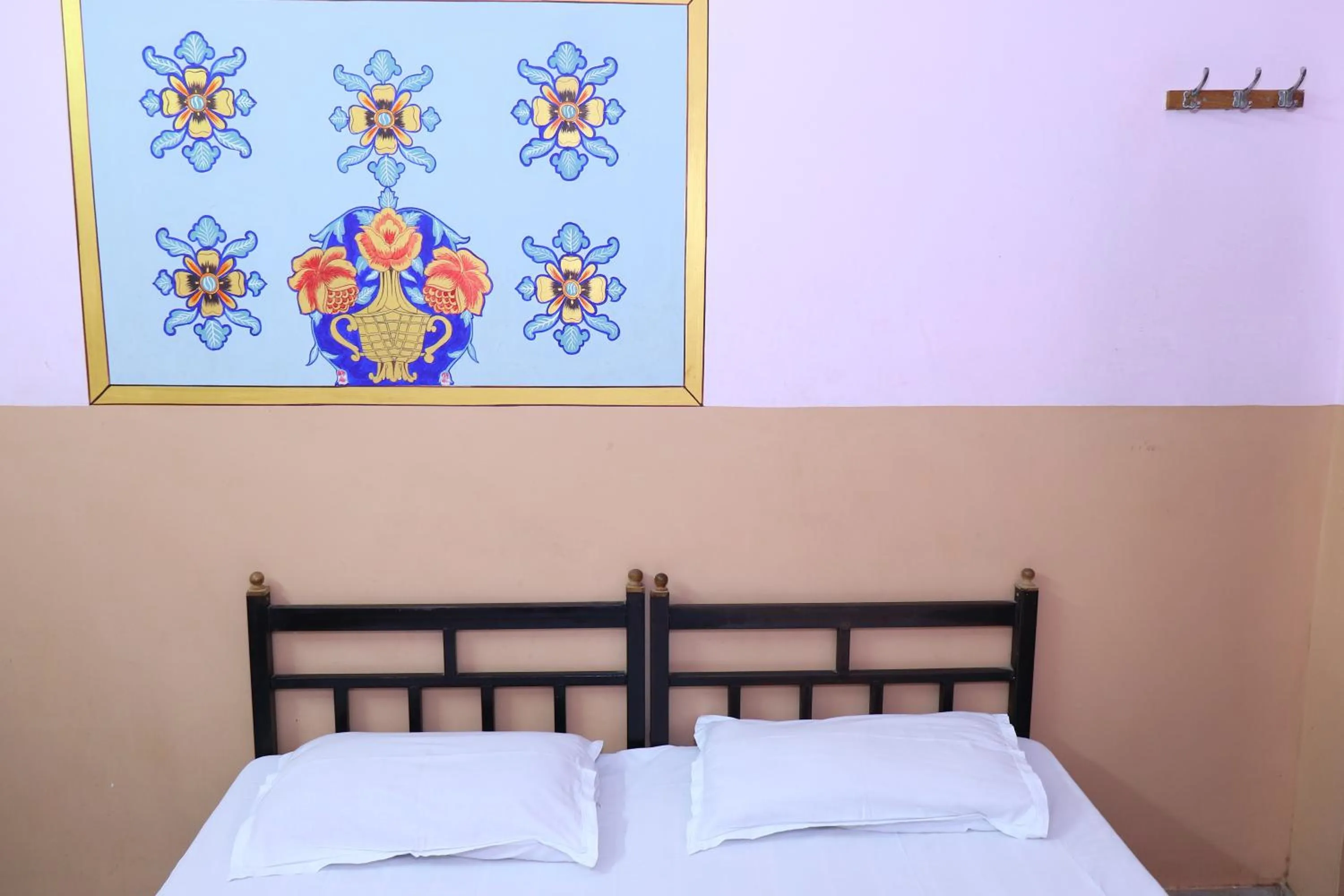 Budget Double Room in Jamna Vilas Guest House and Restaurant