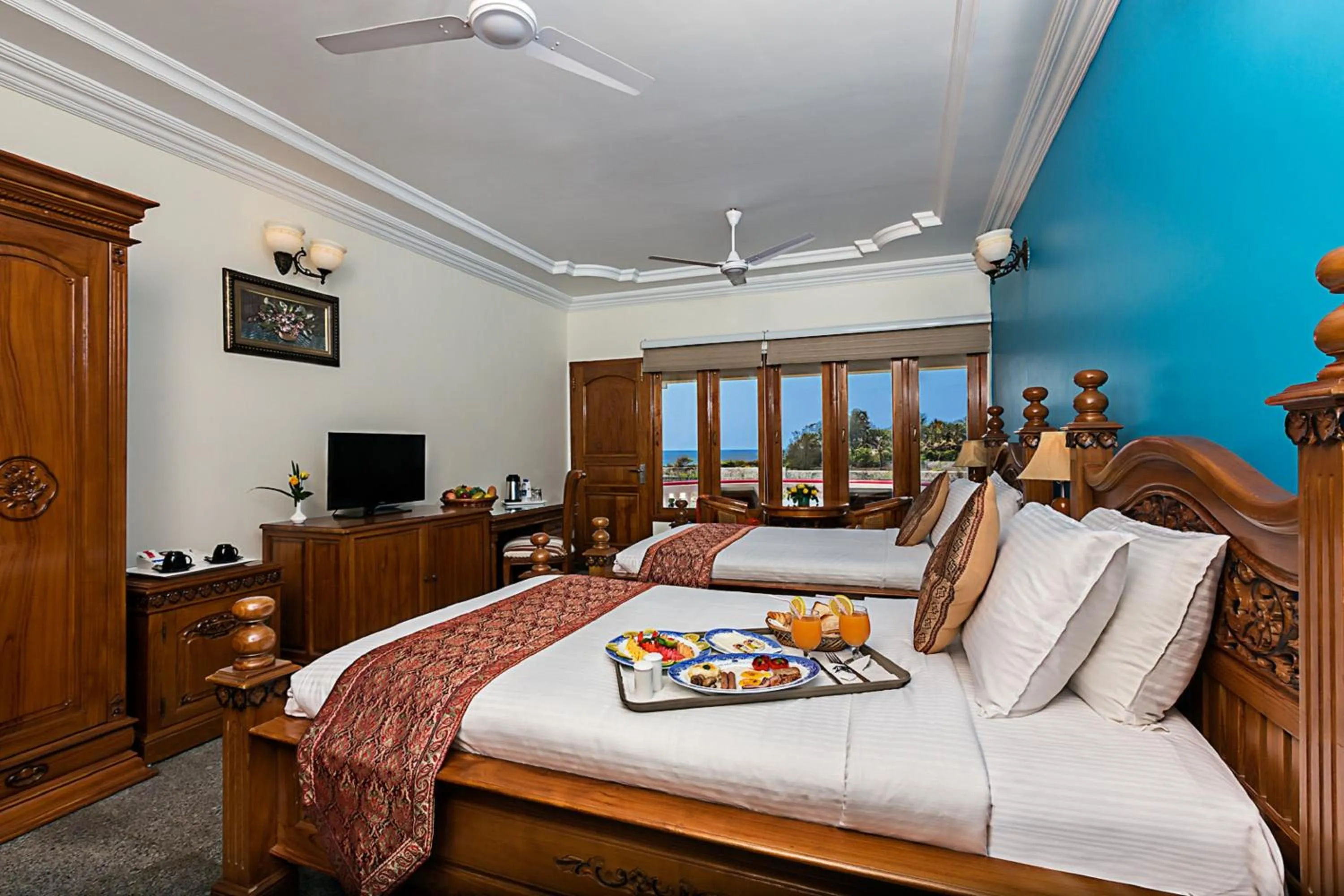 Deluxe Twin Room in Ideal Beach Resort