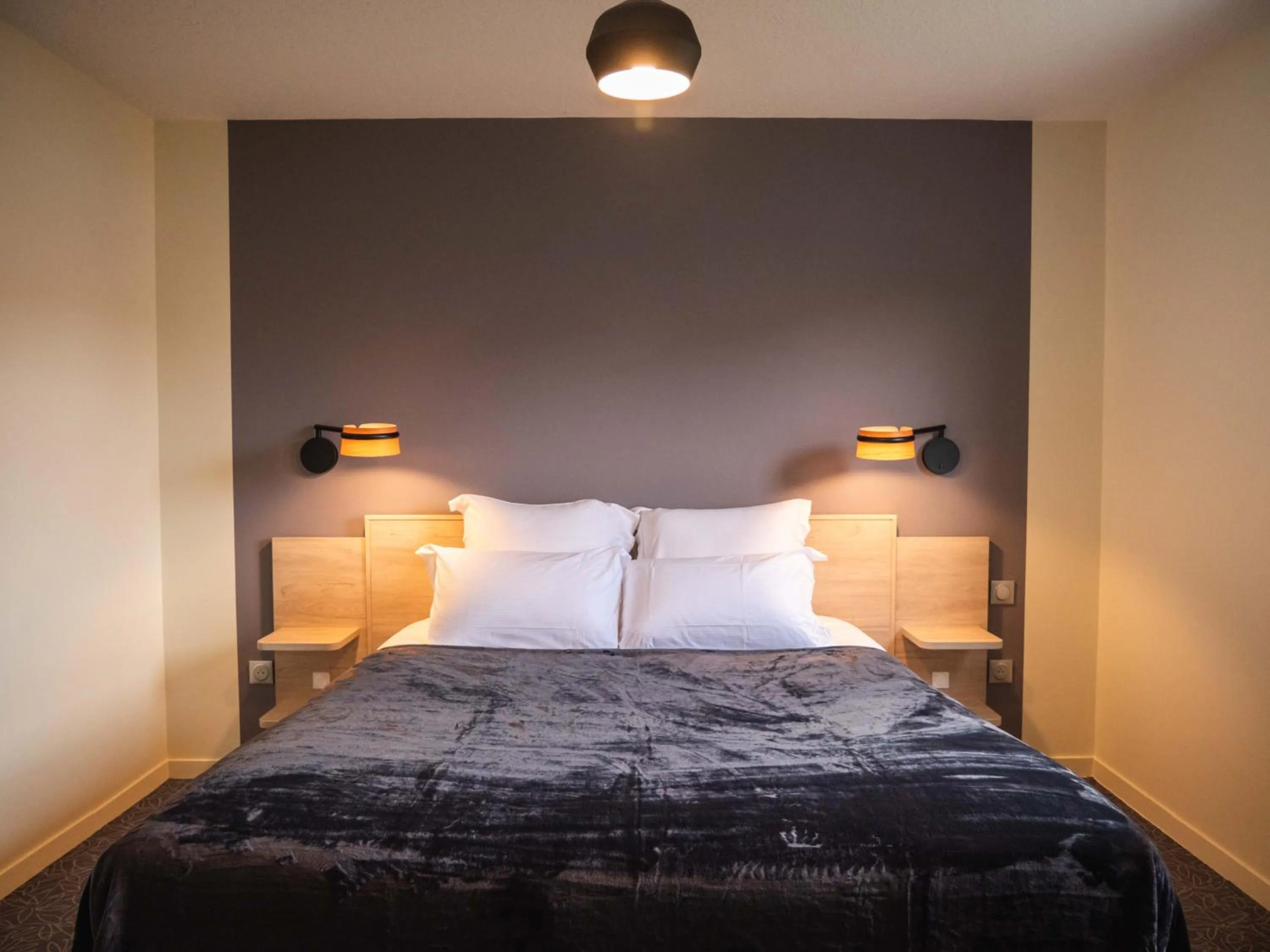 Double Room in Logis hôtels Le Saint Pierre