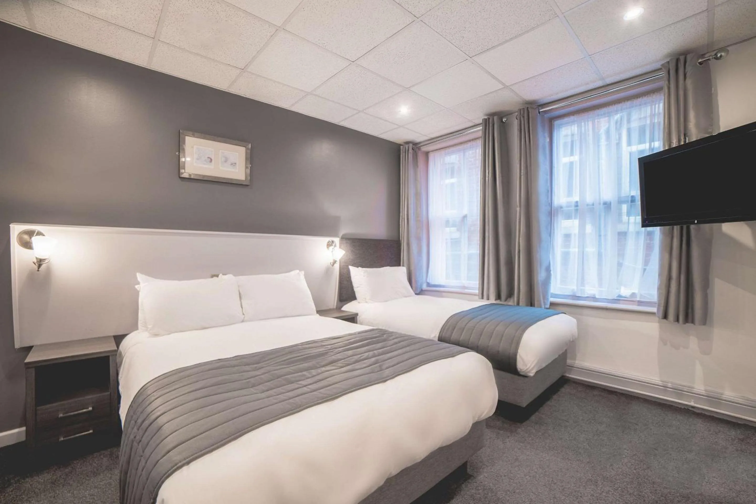 Triple Room with One Double Bed and One Single Bed - Non-Smoking in Comfort Inn Blackpool Gresham