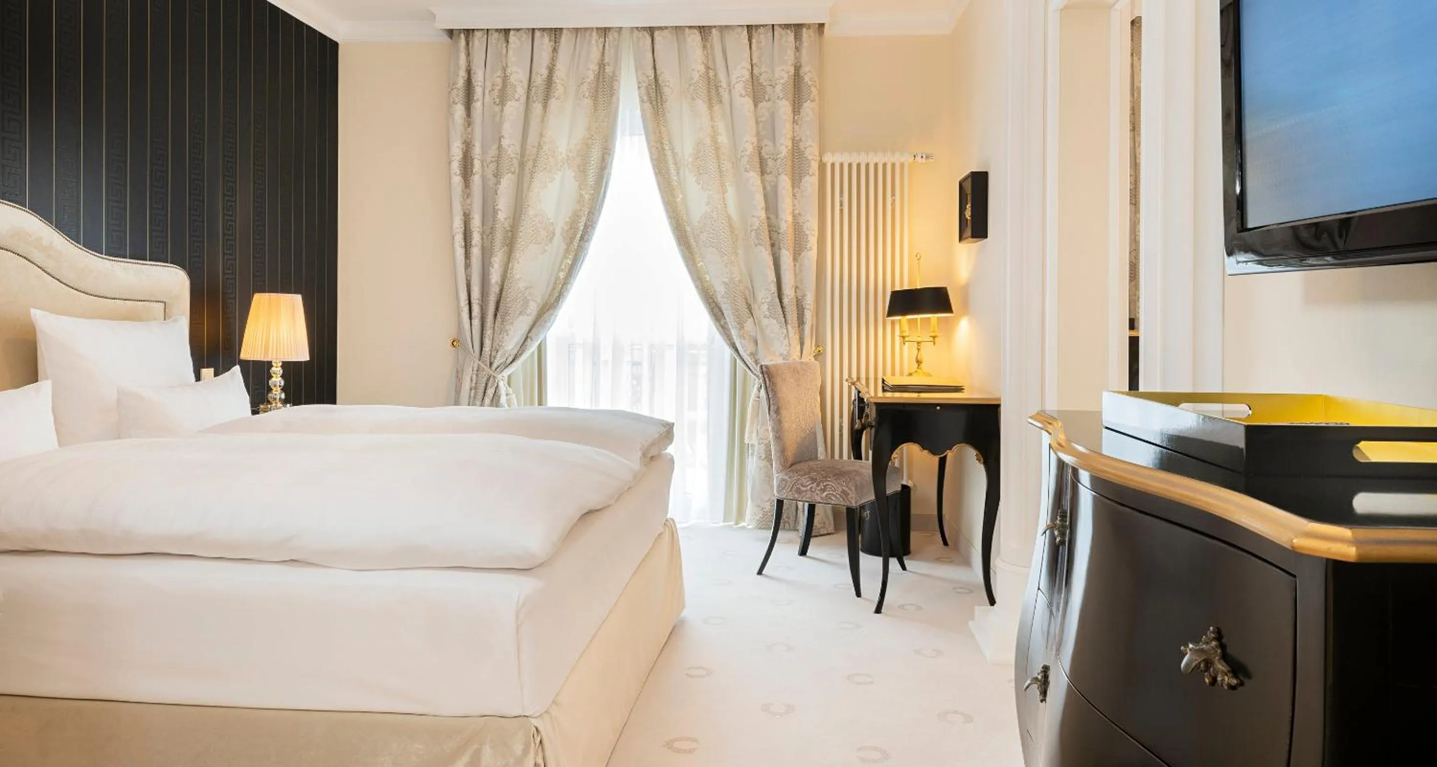 Göttersuite - single occupancy in Victor's Residenz-Hotel Schloss Berg