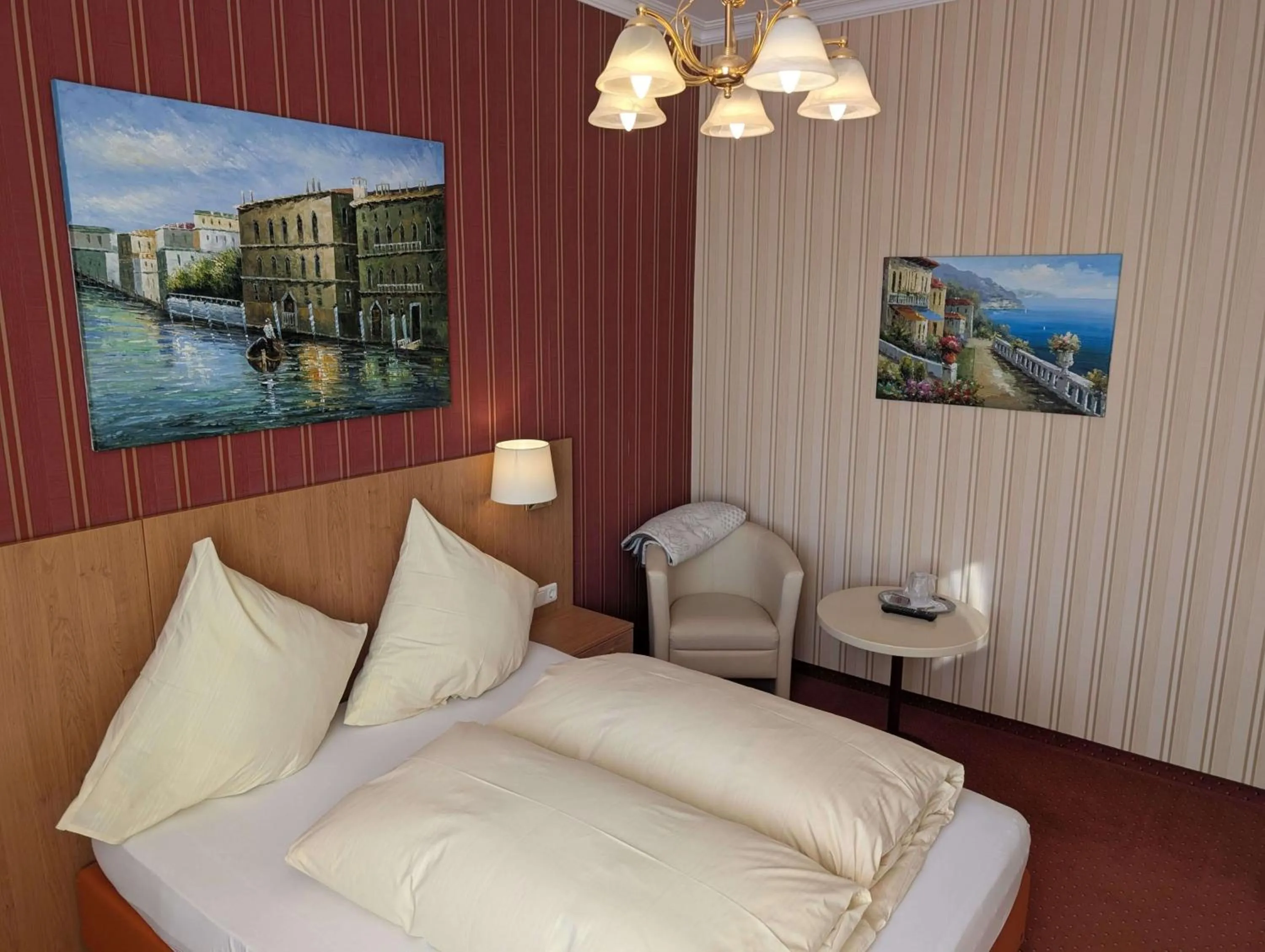 Single Room Comfort with French Bed  - single occupancy in Stadthotel Augsburg