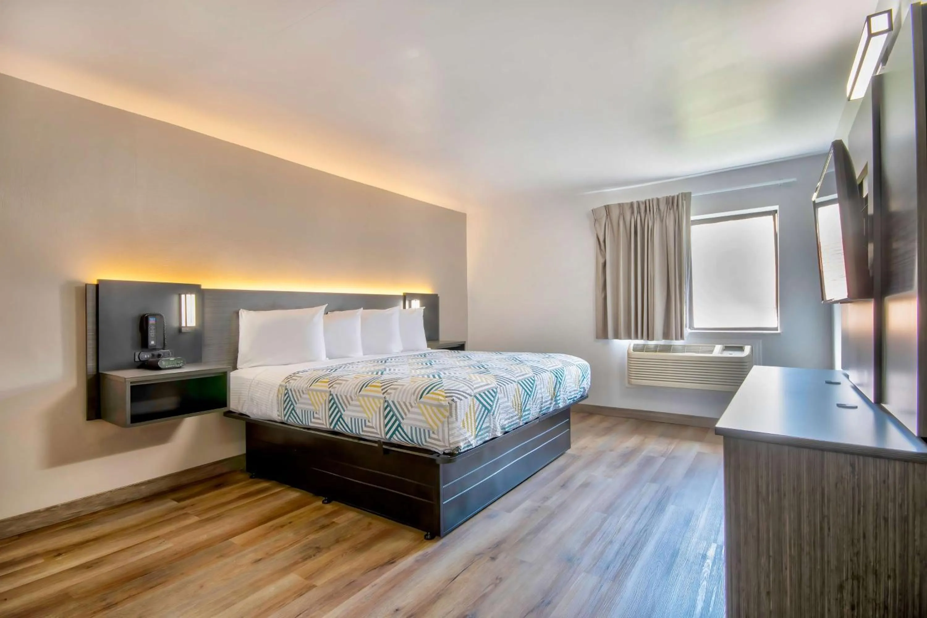 King Room - Disability Access - Non-Smoking in Studio 6 Georgetown KY Lexington North