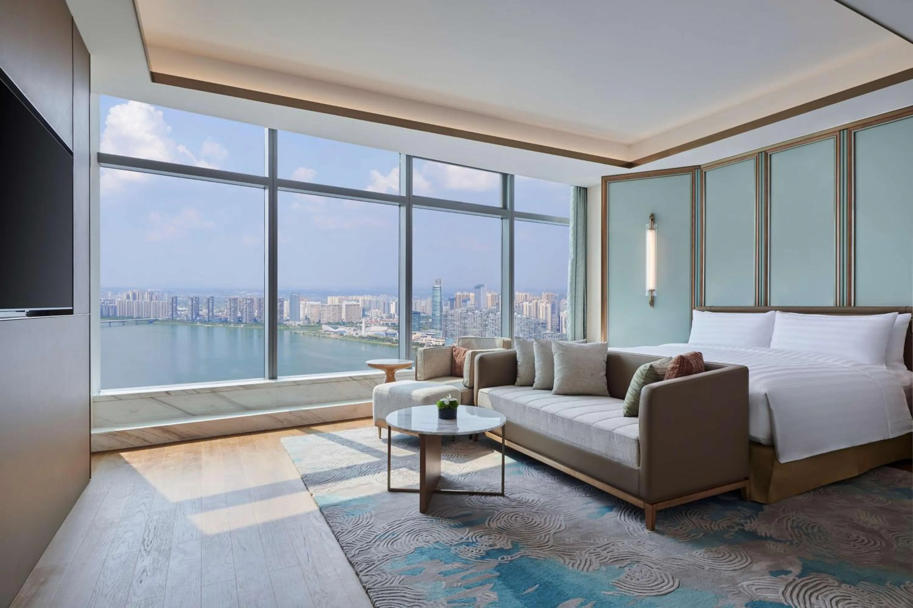 Premier King Suite in Hilton Changsha Riverside